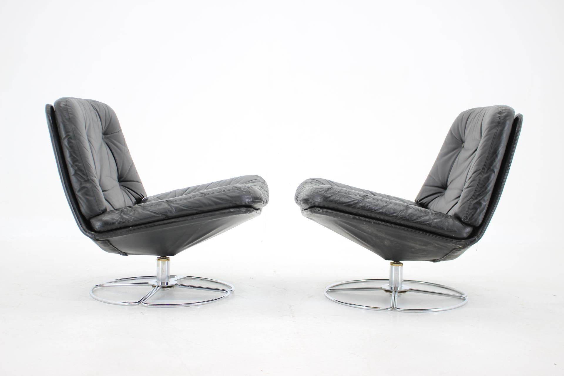 Finlandais Paire de fauteuils de salon danois en cuir des années 1970 en vente