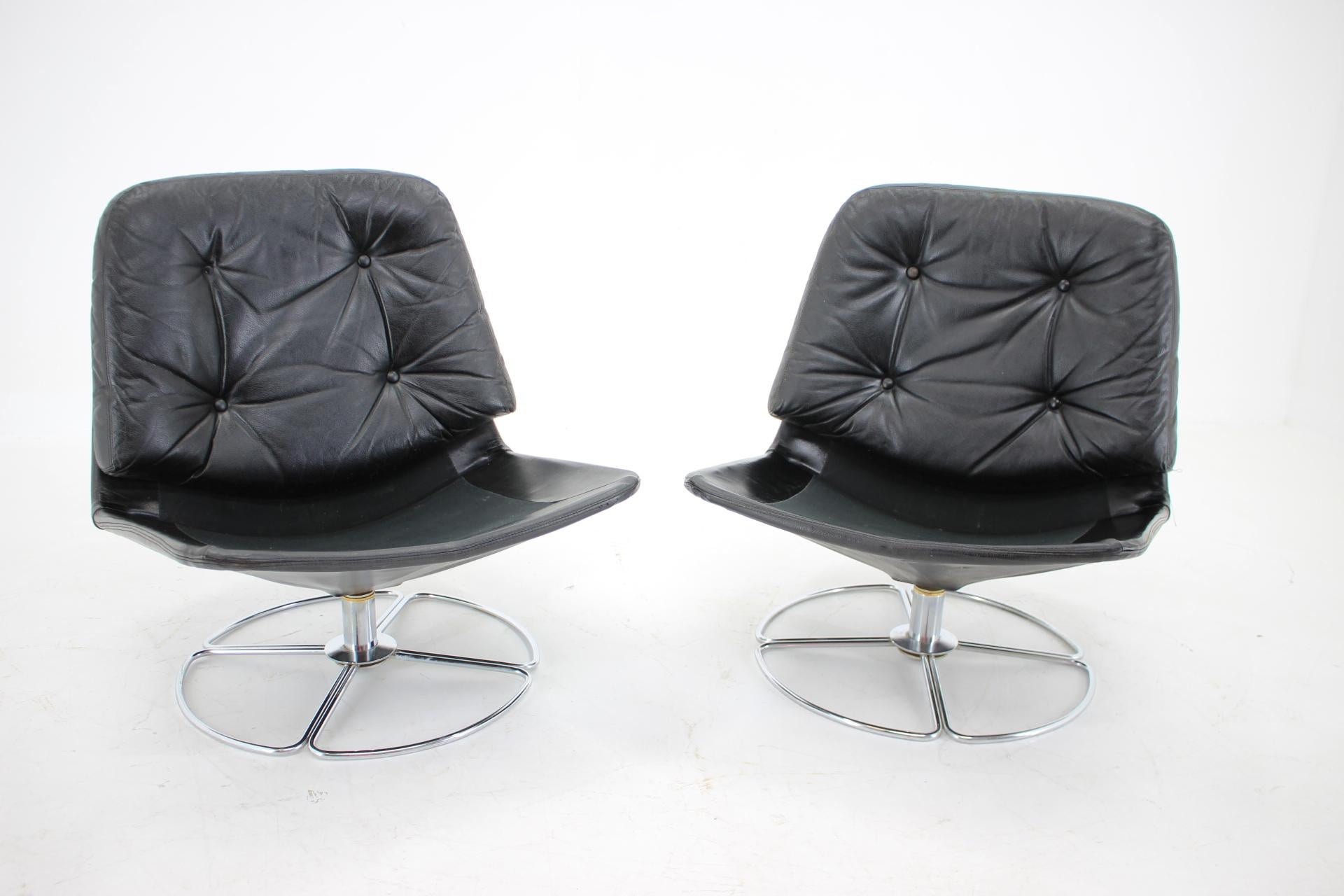 Metal 1970s Pair of PEEM Leather Lounge Chairs, Finland For Sale