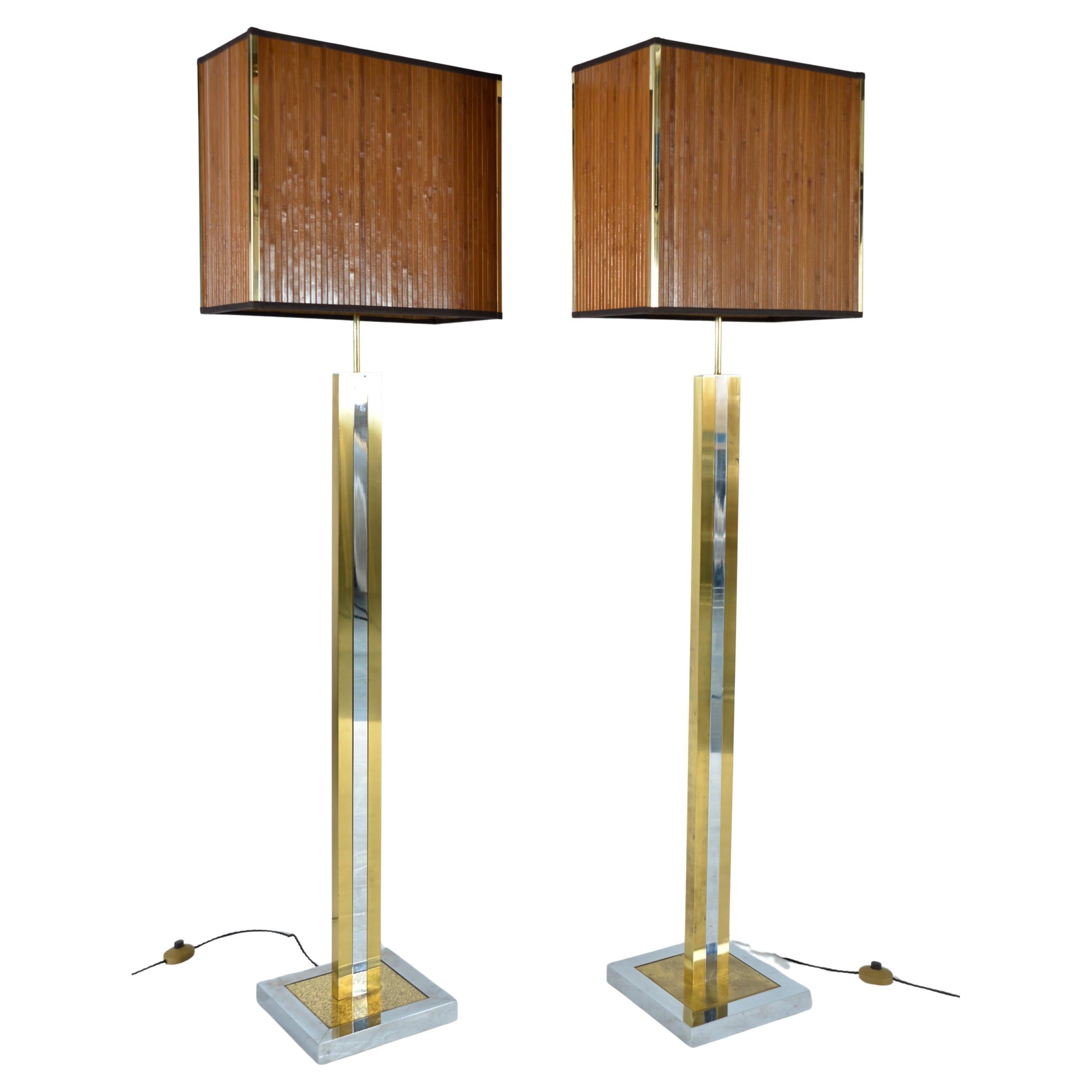 1970s Pareja Lámparas De Pie Italianas Cromo Latón Bambú Hollywood Regency Moderno de mediados de siglo en venta