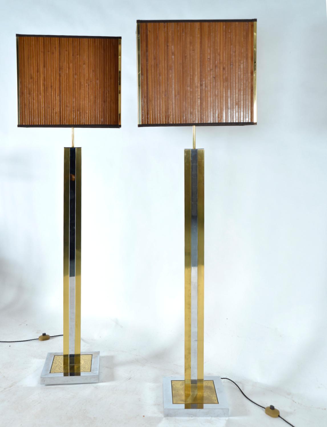 1970s Pareja Lámparas De Pie Italianas Cromo Latón Bambú Hollywood Regency Hecho a mano en venta