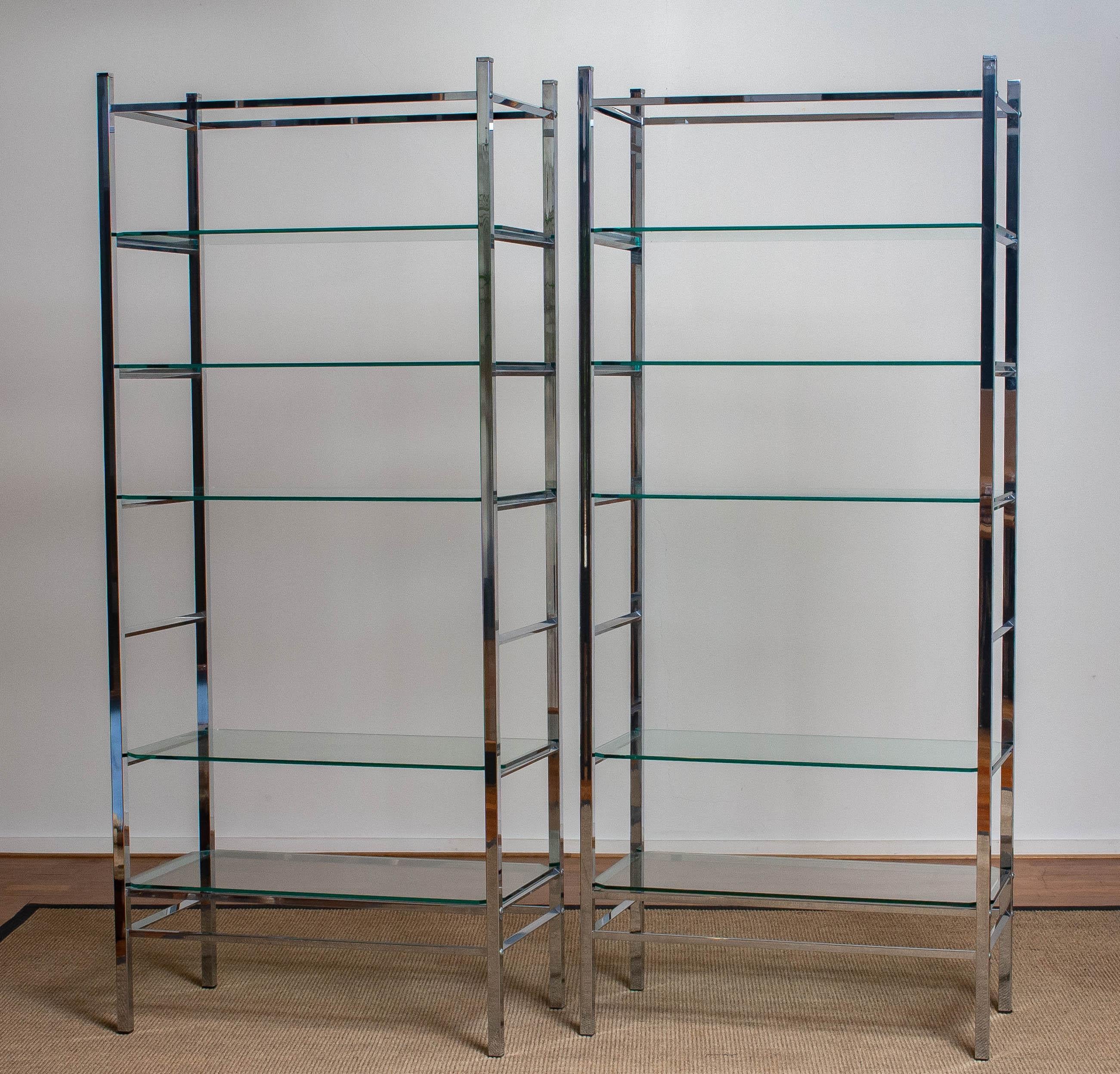 Beautiful set of two chrome etagere in chrome and glass in allover very good condition.
Both etageres have five glass shelfs.