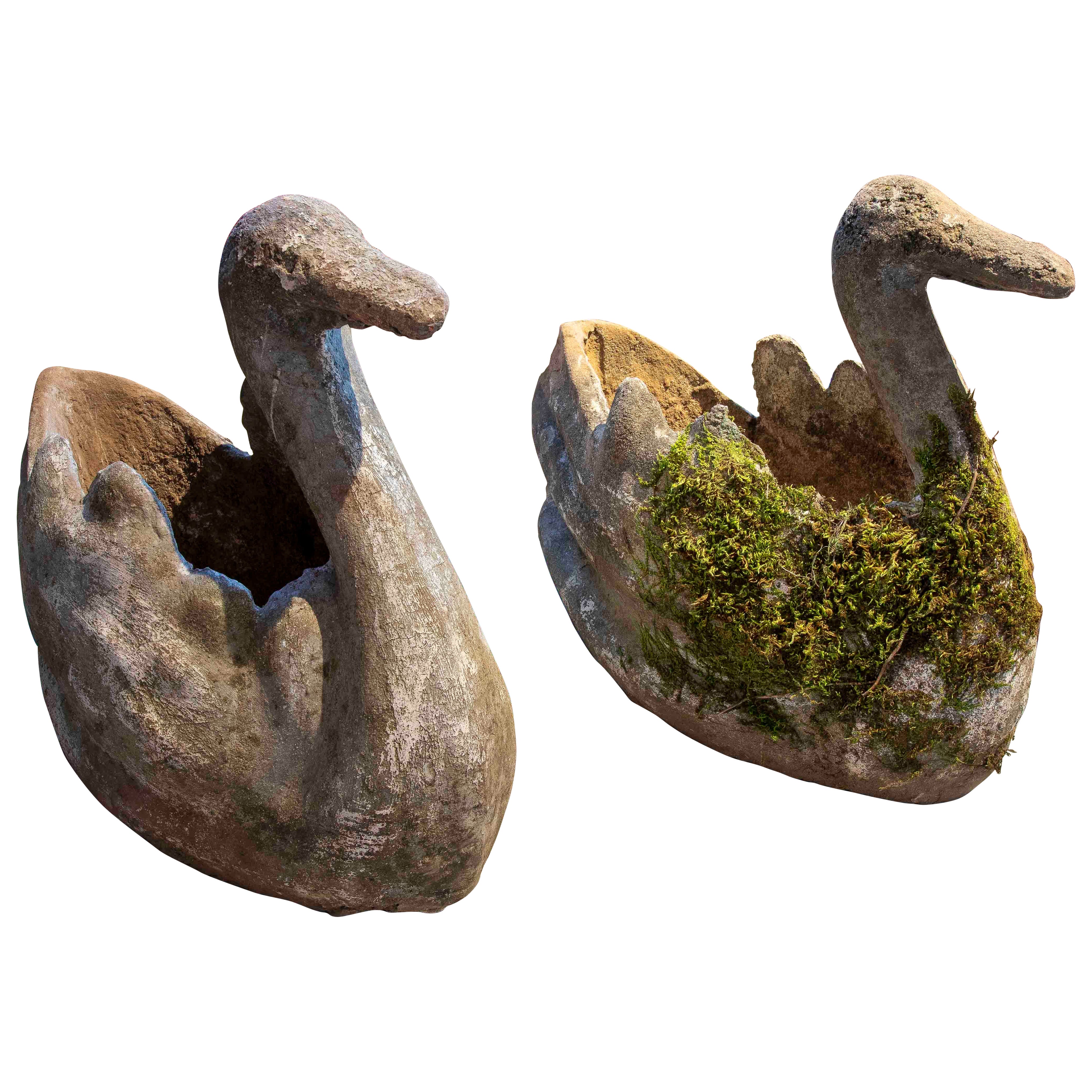 1970 Paire de jardinières en pierre en forme de Swan Antique en vente