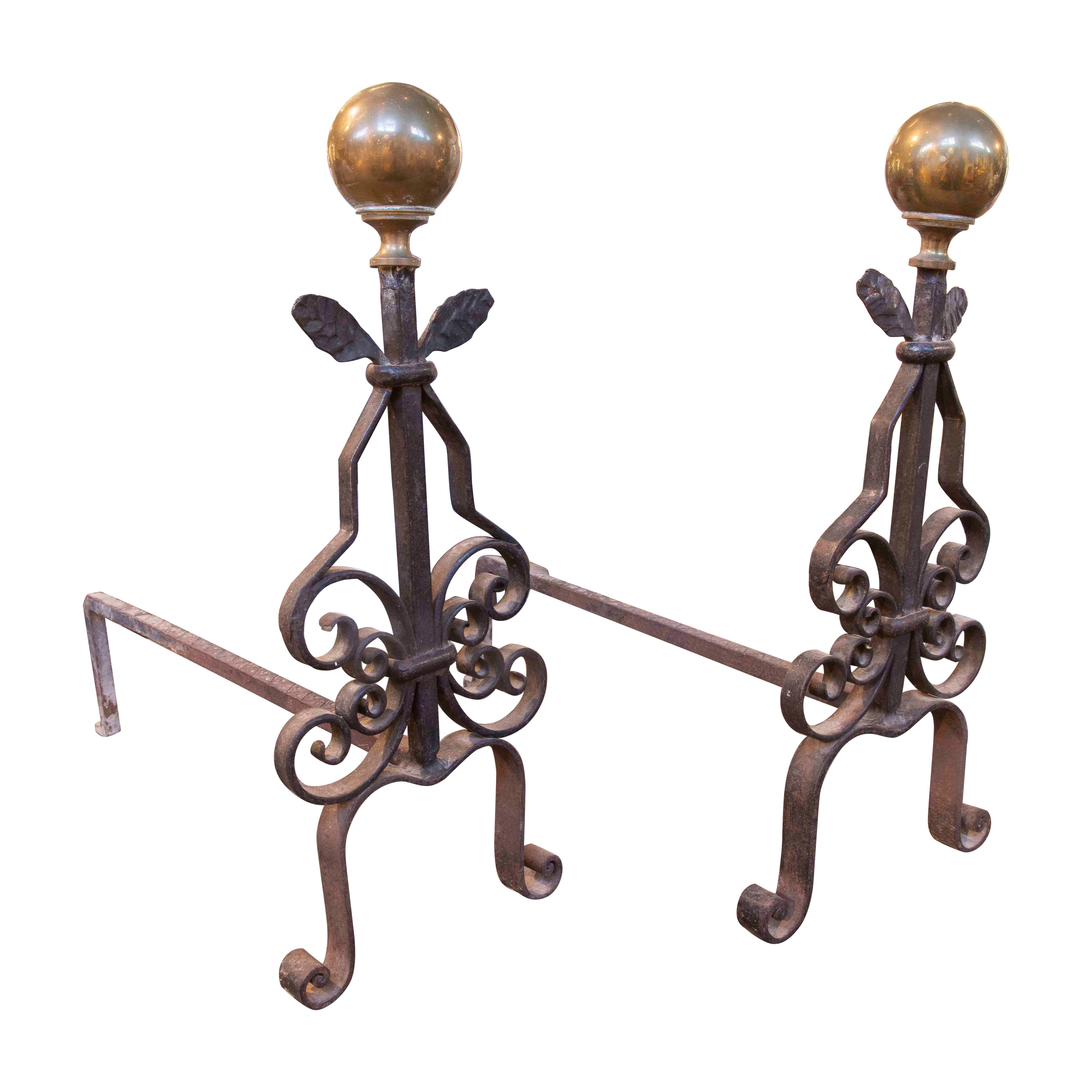 Paire de chenets anciens en fer forgé de style rustique des années 1970