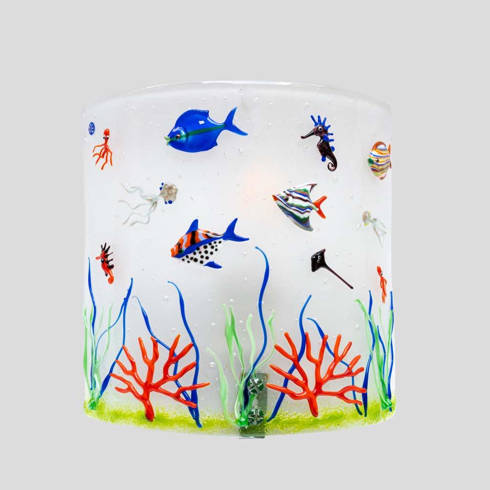 Fine XX secolo Coppia di lampade da parete per acquario degli anni '70 in vetro soffiato di Murano bianco e multicolore in vendita