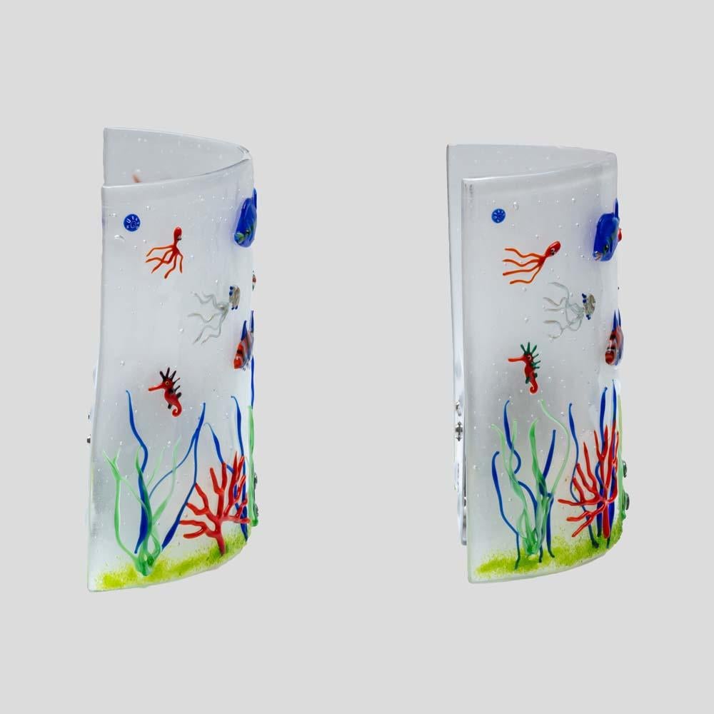 Coppia di lampade da parete per acquario degli anni '70 in vetro soffiato di Murano bianco e multicolore in vendita 2