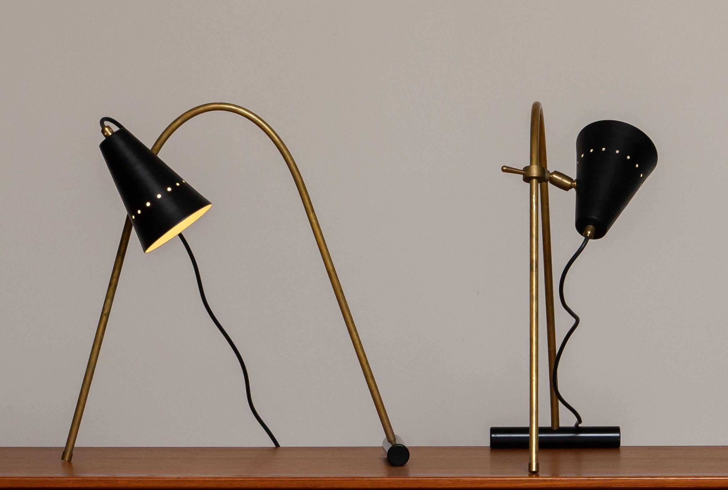 Italian 1970s, Pair of Arch Shaped Table Lamps in Brass and Black Metal, Italy