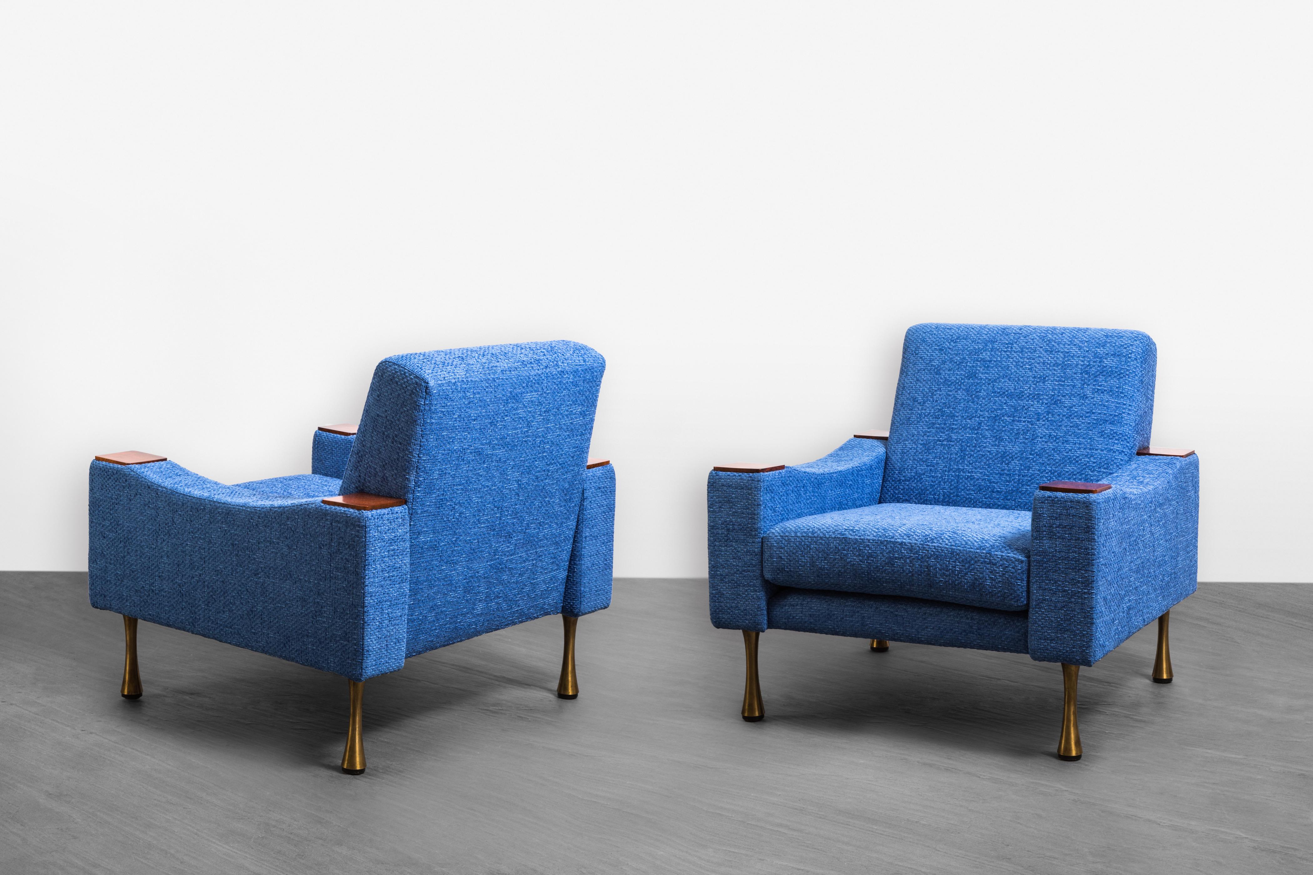 A rare pair of armchairs designed by the famous italian architect Angelo Mangiarotti, La Sorgente dei Mobili Edition.