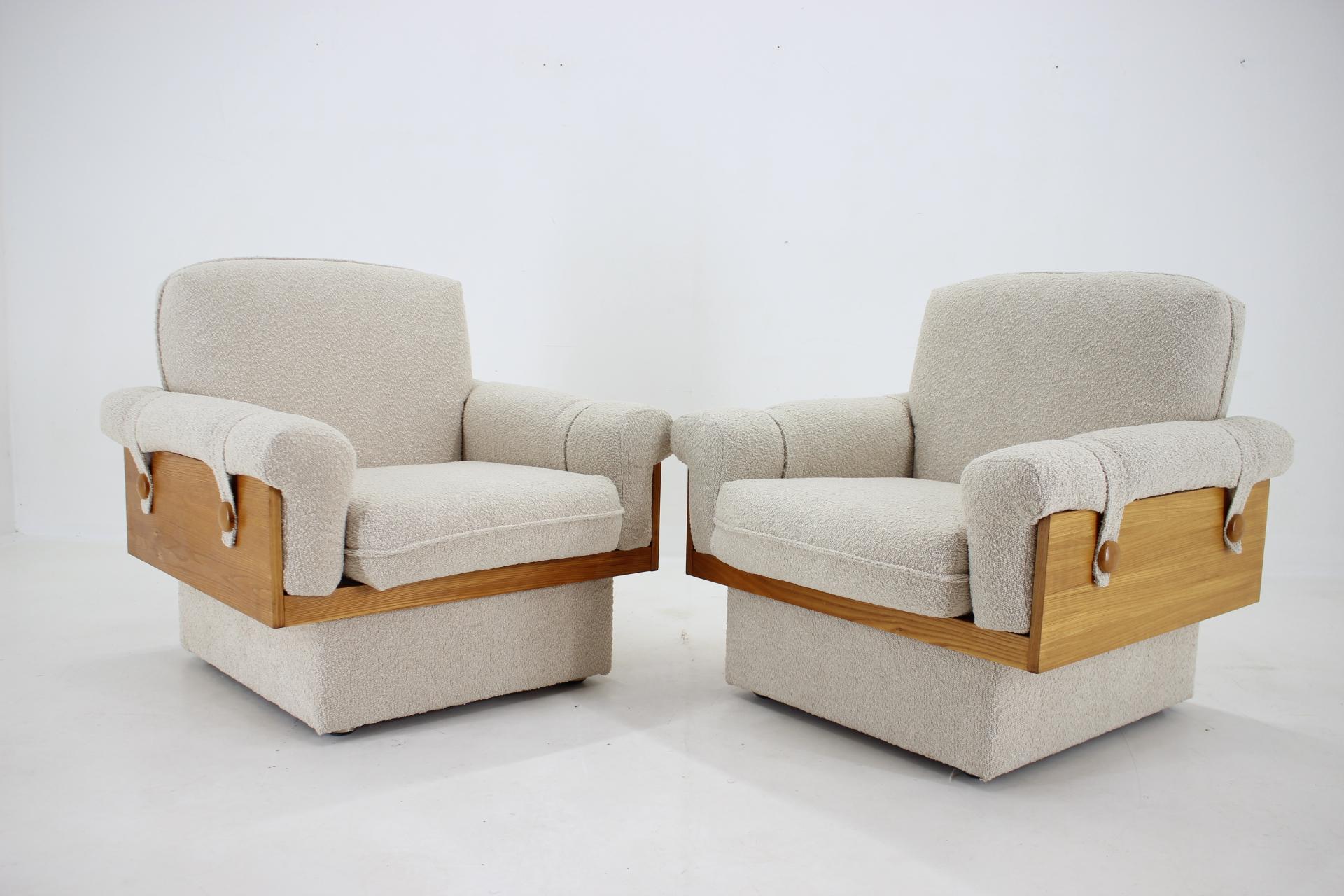 Mid-Century Modern 1970s Pair of Armchairs in Boucle Fabric, Czechoslovakia For Sale