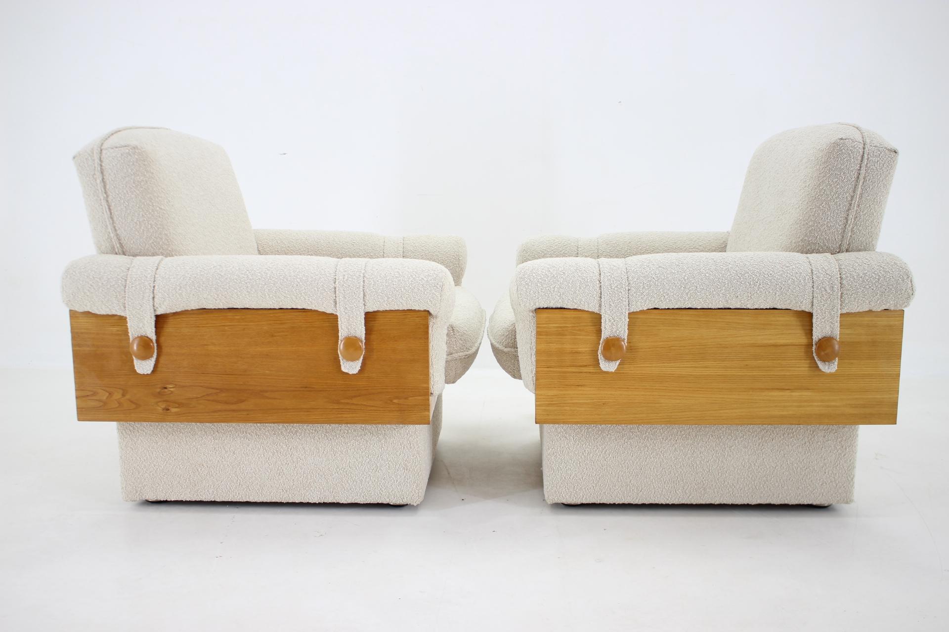Veneer 1970s Pair of Armchairs in Boucle Fabric, Czechoslovakia For Sale