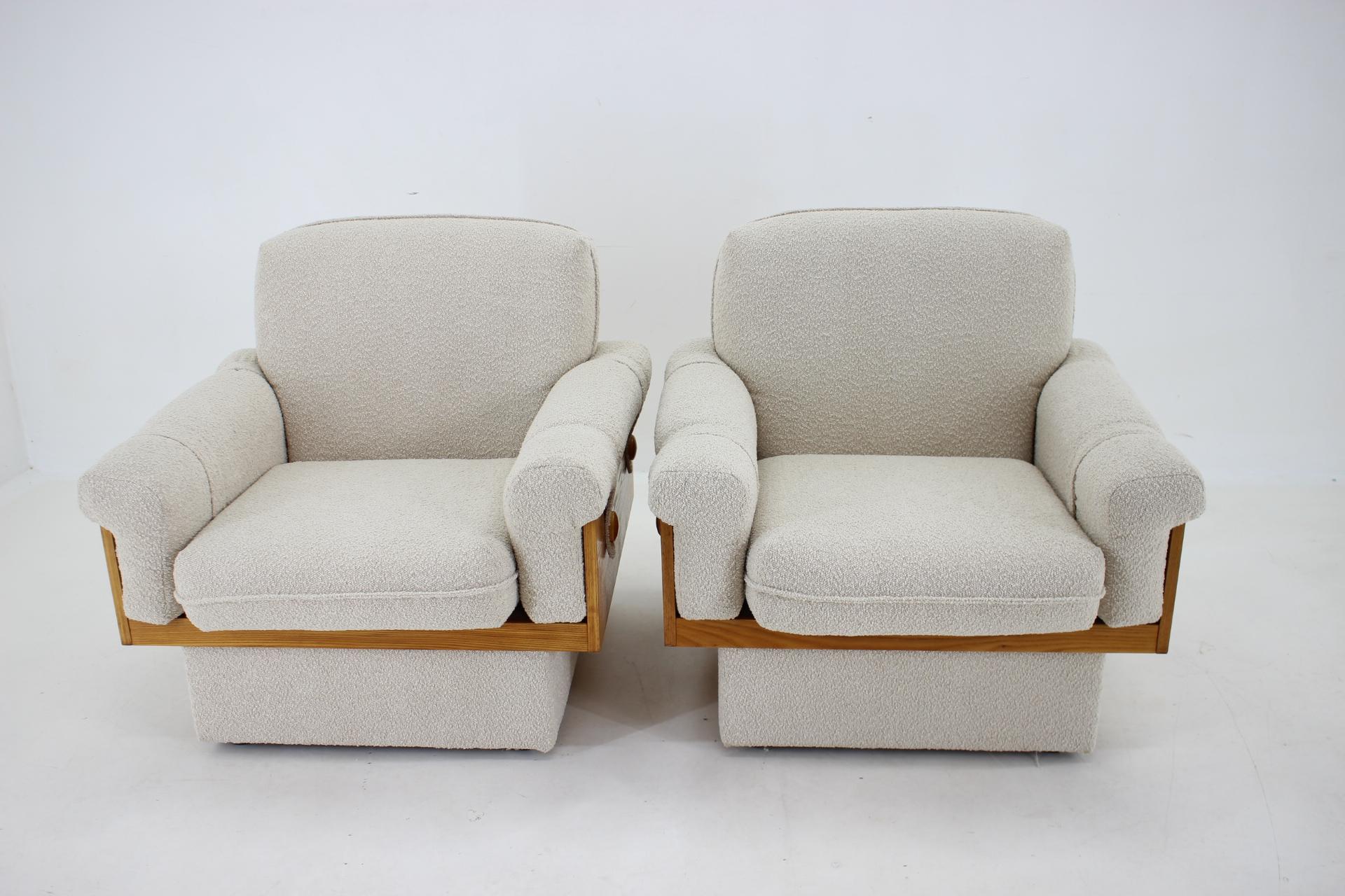 1970s Pair of Armchairs in Boucle Fabric, Czechoslovakia For Sale 1