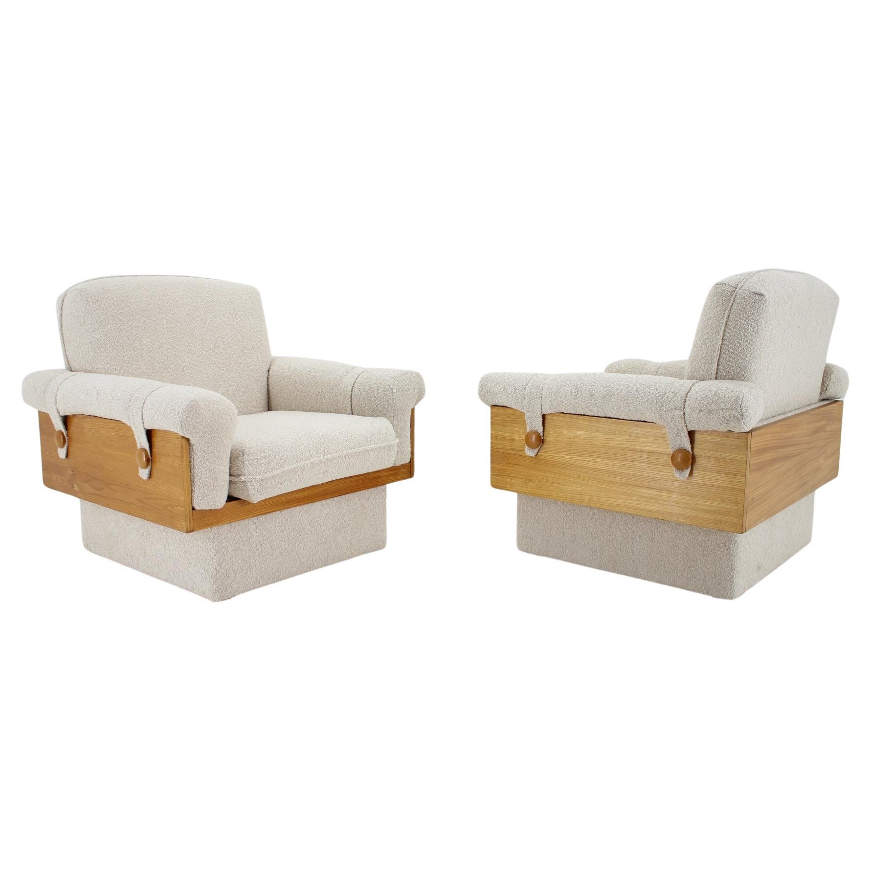 Paire de fauteuils en tissu bouclé, Tchécoslovaquie, années 1970