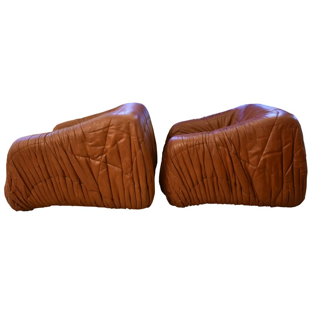 A very iconic and stylish pair of 1970s lounge armchairs, Italian design by Jonathan de Pas, Donato D'Urbino & Paolo Lomazzi for Dell' Oca, Italy
Wonderful shape entirely moulded out of foam and covered with a beautiful cognac colored faux leather