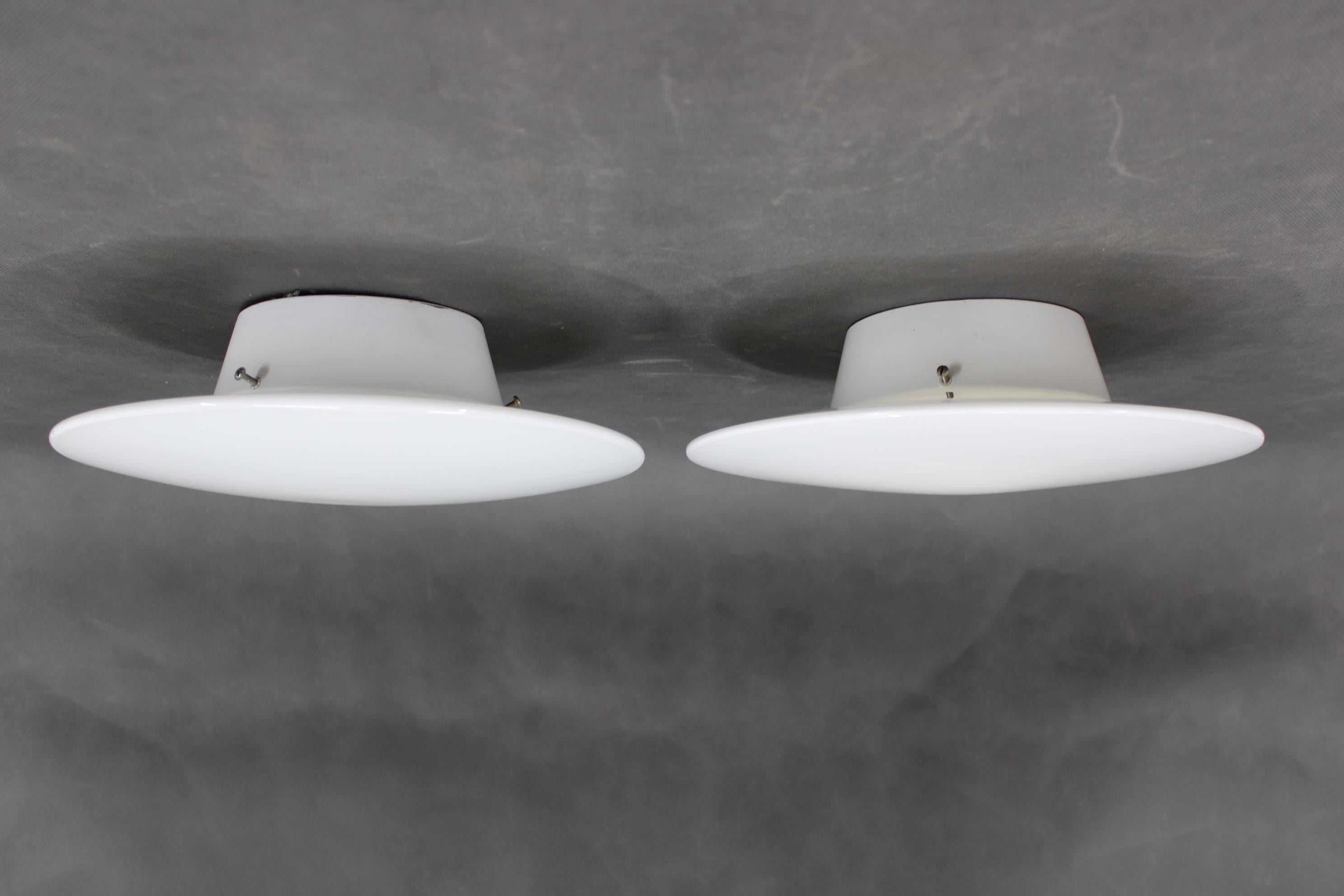 Wand- oder Deckenleuchte „Eklipta“ von Arne Jacobsen für Louis Poulsen, 1970er Jahre, Paar (Moderne der Mitte des Jahrhunderts) im Angebot