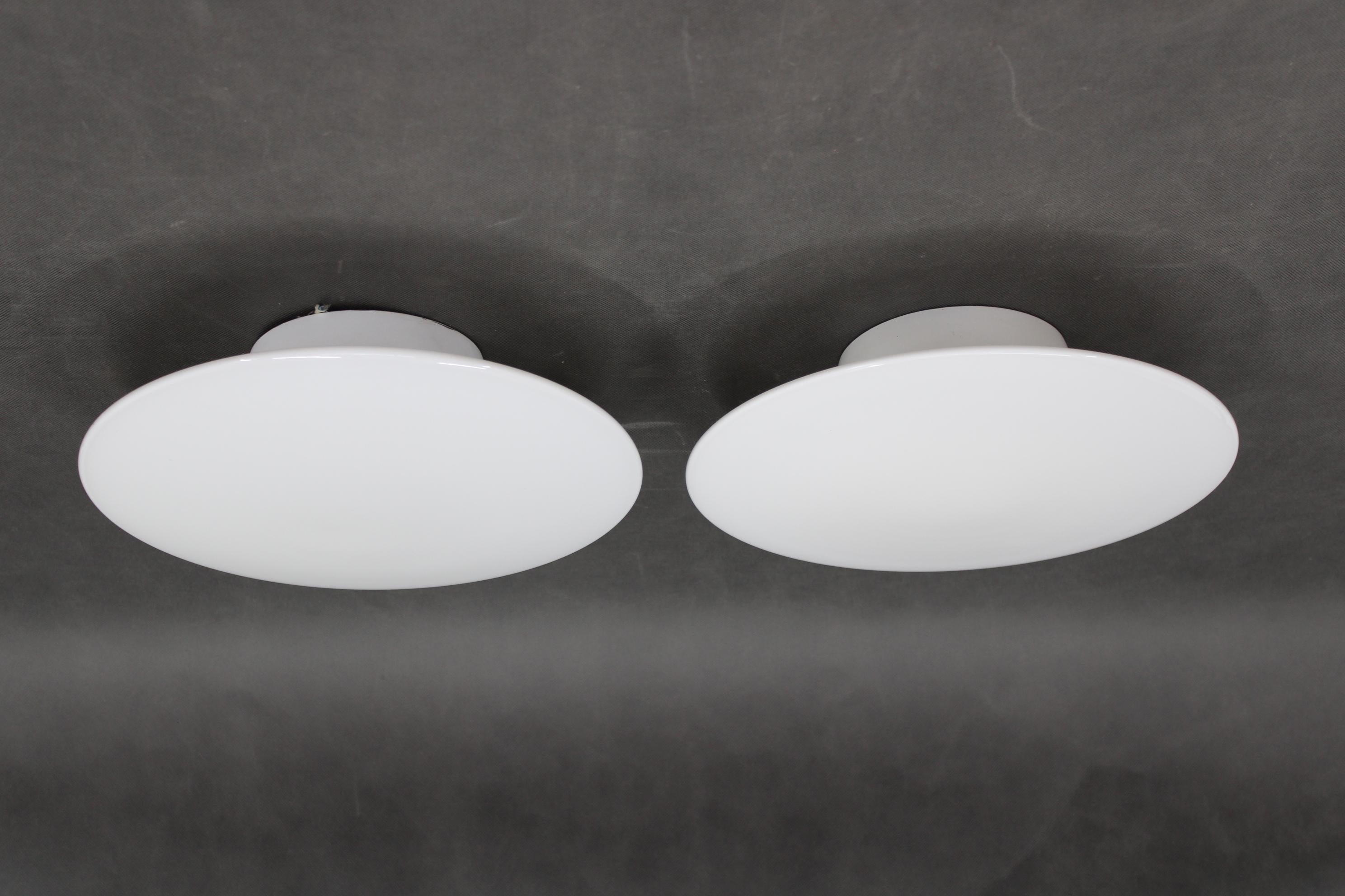 Wand- oder Deckenleuchte „Eklipta“ von Arne Jacobsen für Louis Poulsen, 1970er Jahre, Paar im Zustand „Gut“ im Angebot in Praha, CZ