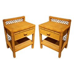 Paire de tables de chevet en bambou et osier avec un tiroir des années 1970
