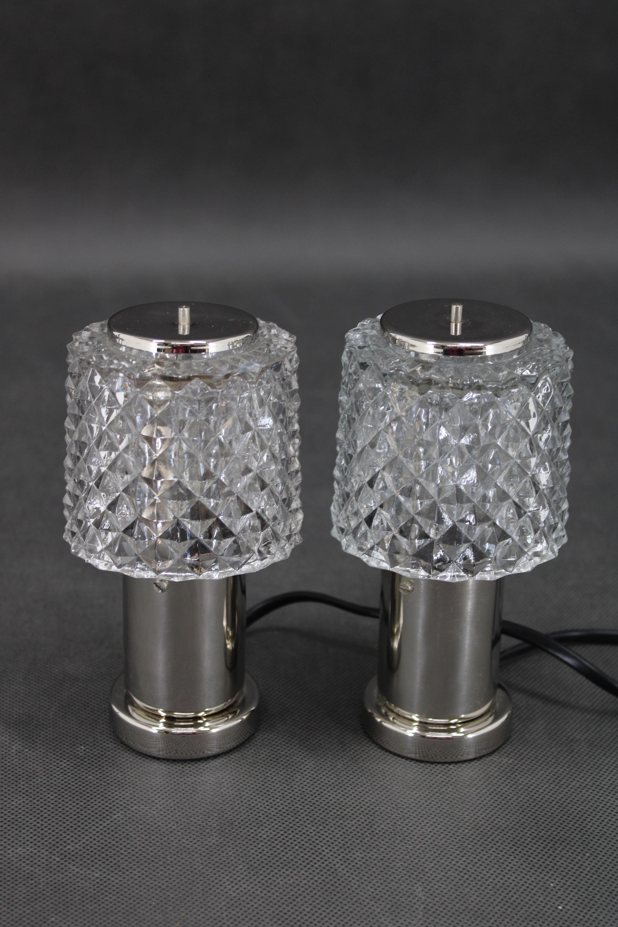 Pareja de lámparas de cristal de mesilla de noche de los años 70, Kamenicky Senov, Checoslovaquia Moderno de mediados de siglo en venta