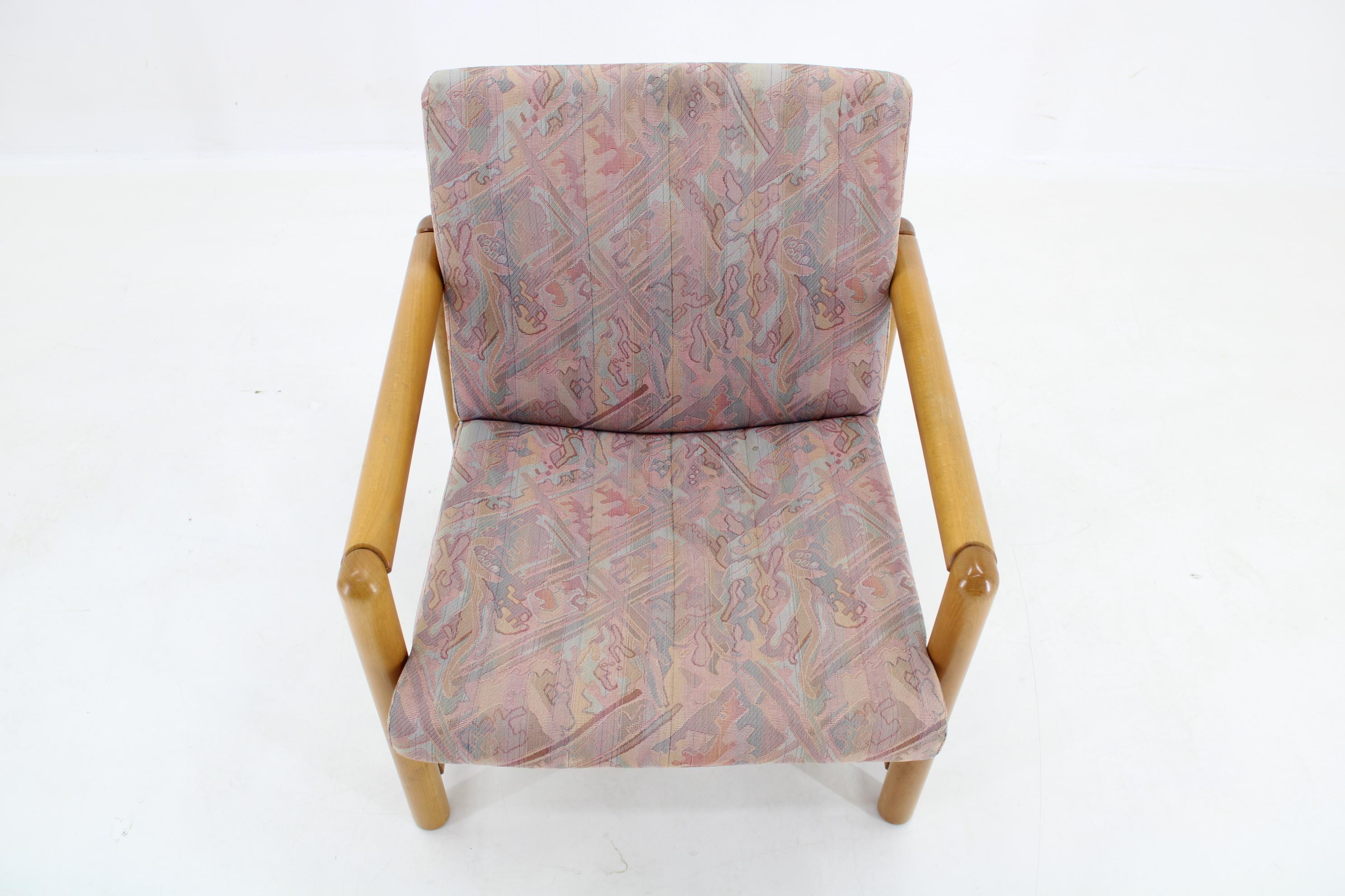 1970 Paire de fauteuils et table basse en Beeche  par TON, Tchécoslovaque en vente 3