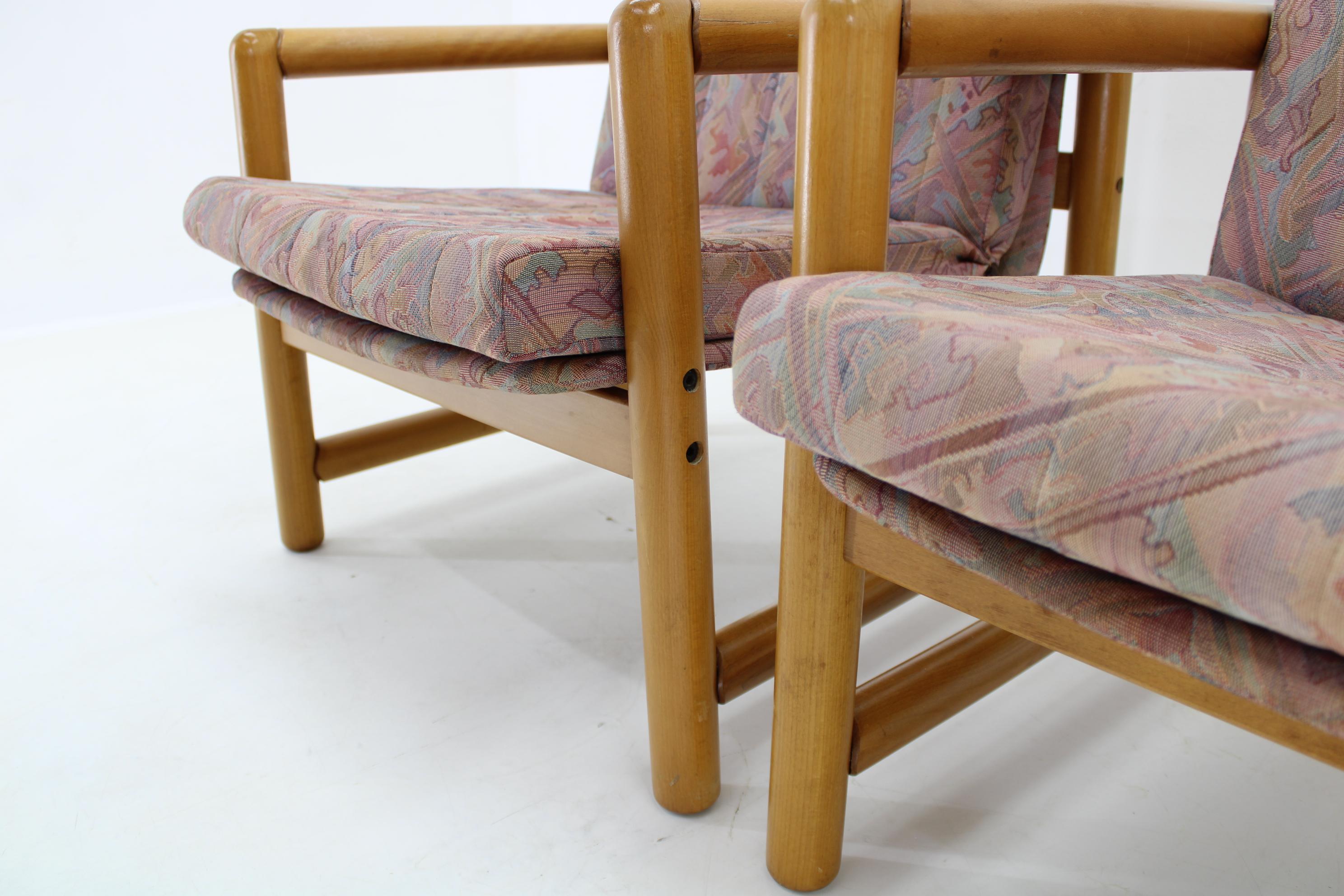 1970 Paire de fauteuils et table basse en Beeche  par TON, Tchécoslovaque en vente 7