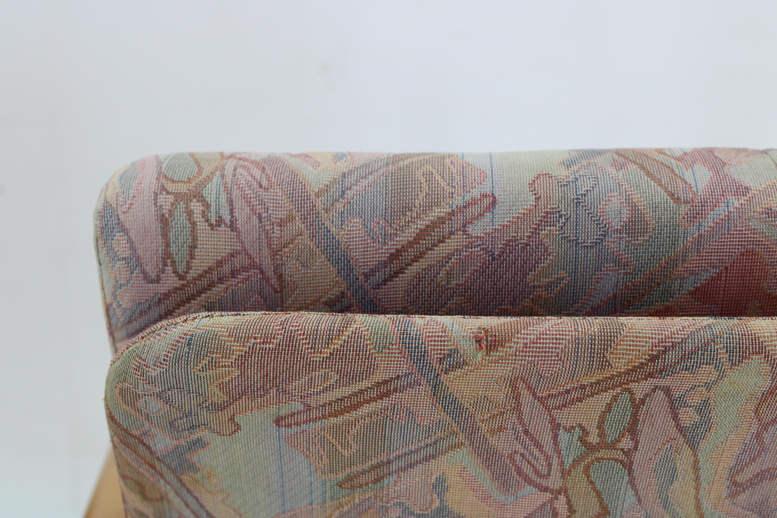 1970 Paire de fauteuils et table basse en Beeche  par TON, Tchécoslovaque en vente 9