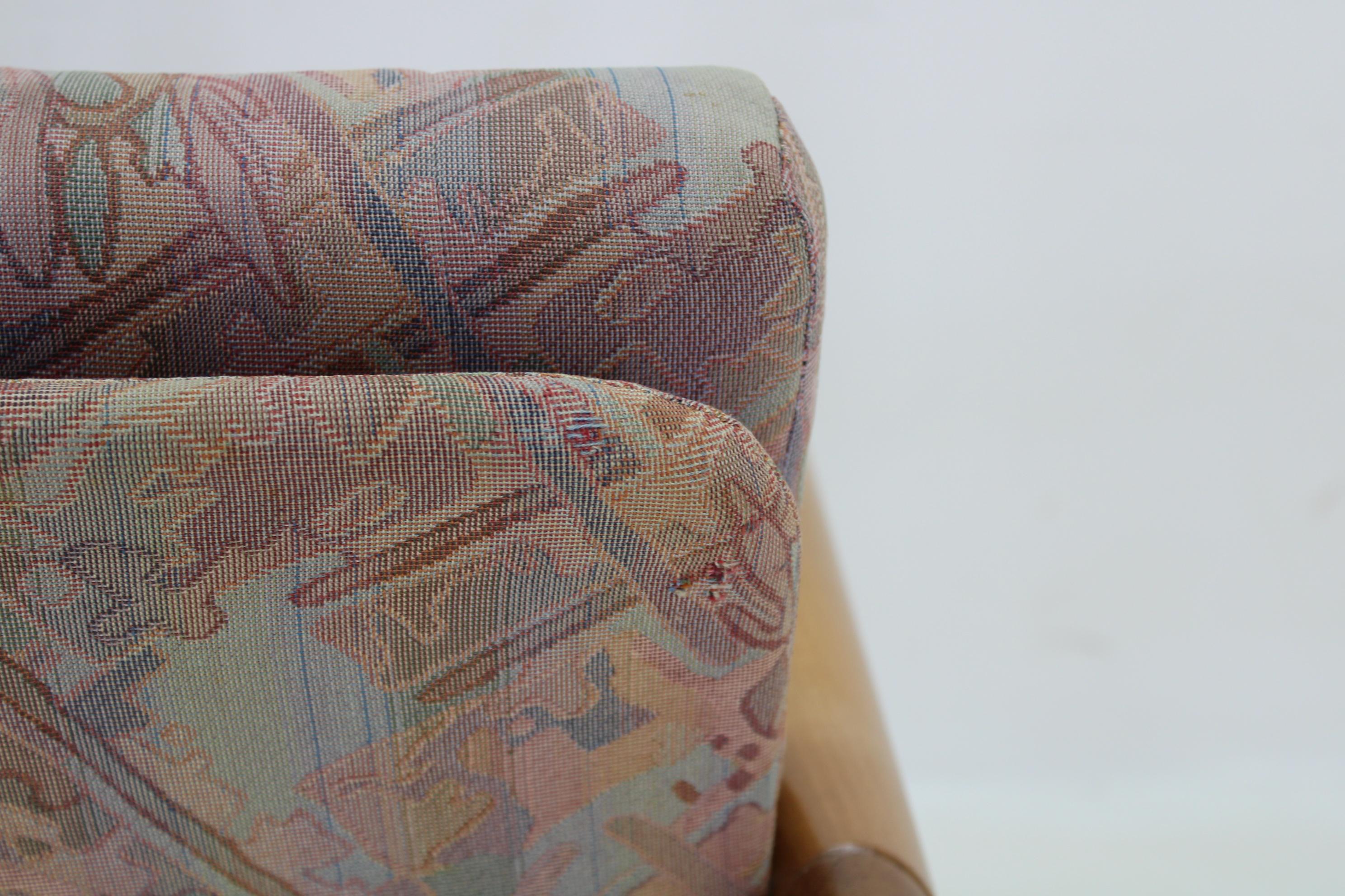 1970 Paire de fauteuils et table basse en Beeche  par TON, Tchécoslovaque en vente 10