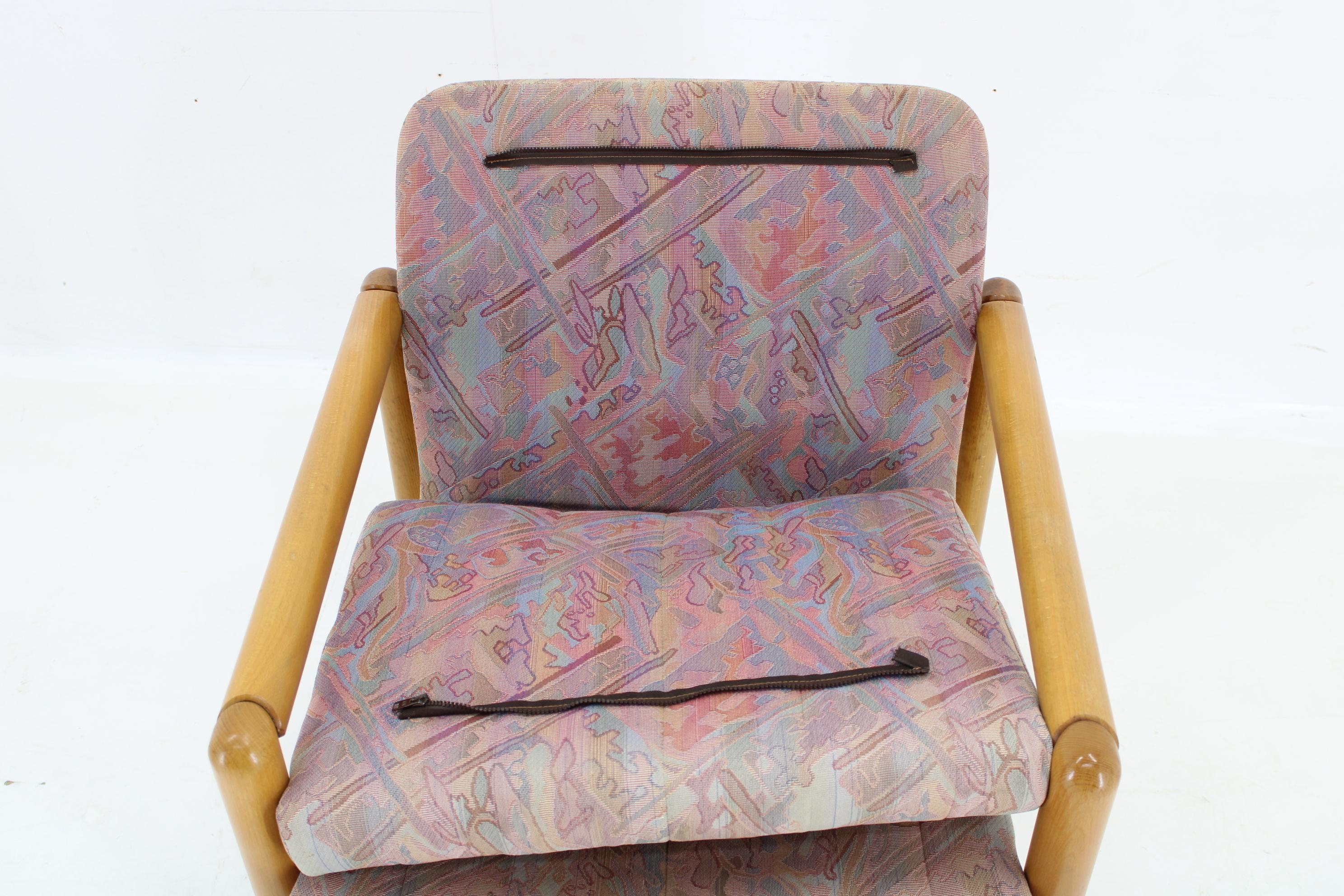 1970 Paire de fauteuils et table basse en Beeche  par TON, Tchécoslovaque en vente 11