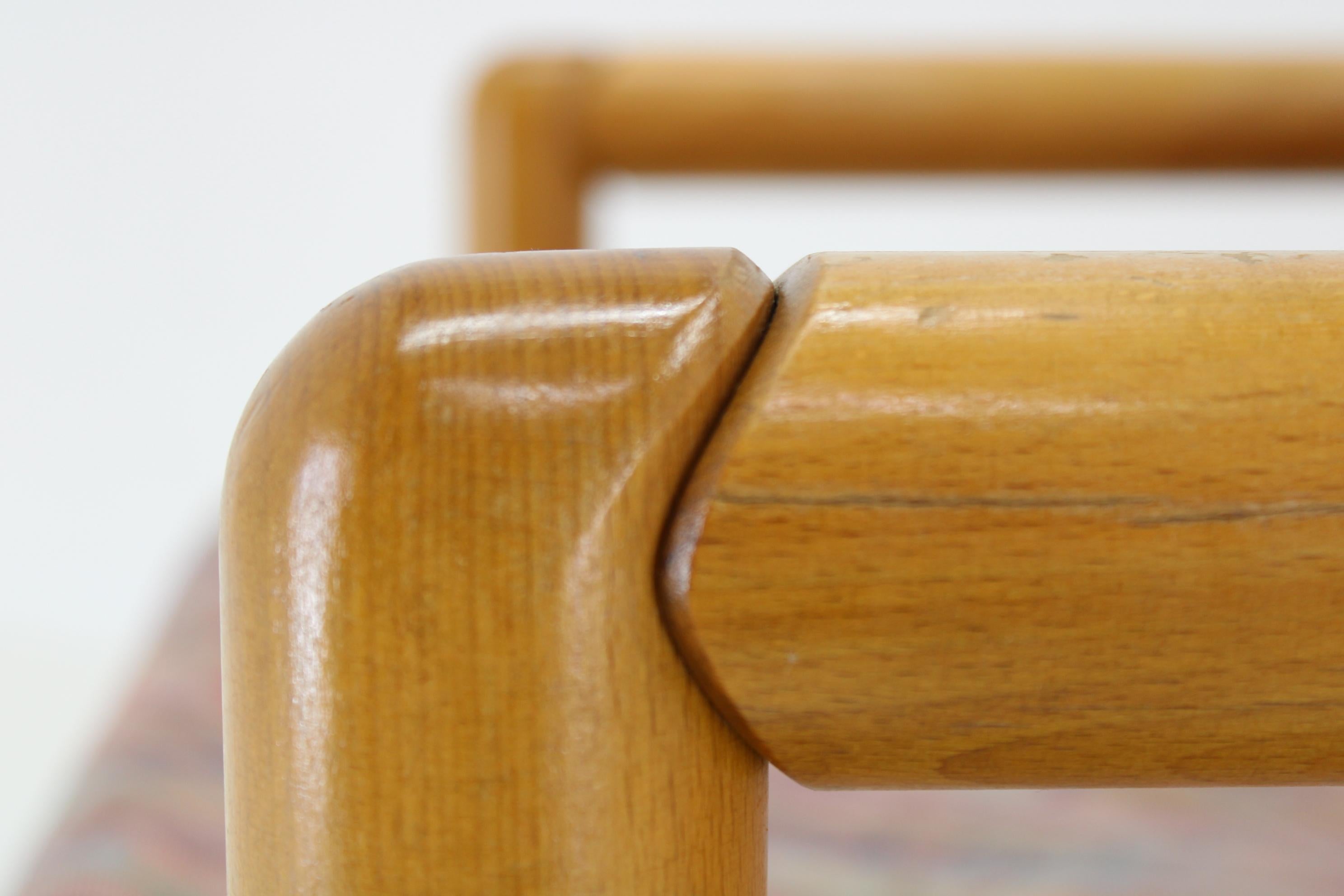 1970 Paire de fauteuils et table basse en Beeche  par TON, Tchécoslovaque en vente 12
