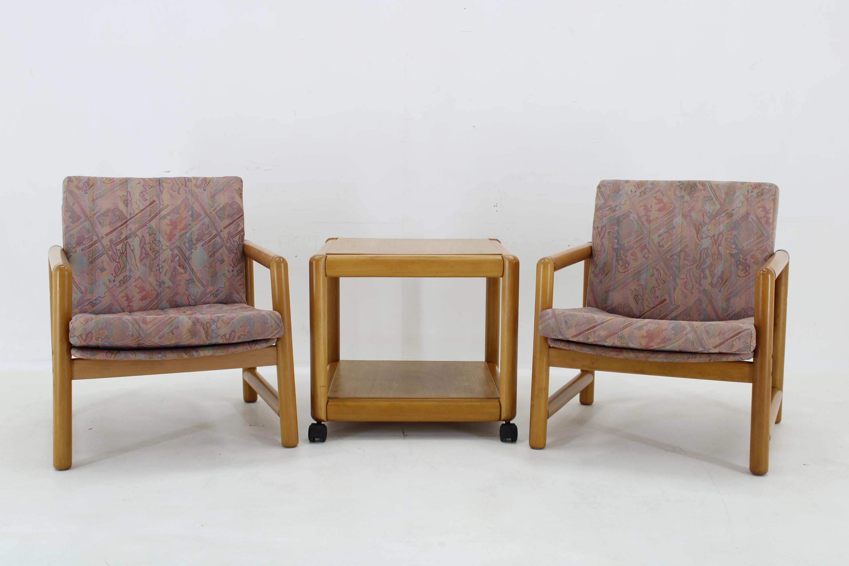 - Bon état d'origine avec des signes mineurs d'utilisation 
- table 50 x 60 X 60 cm
