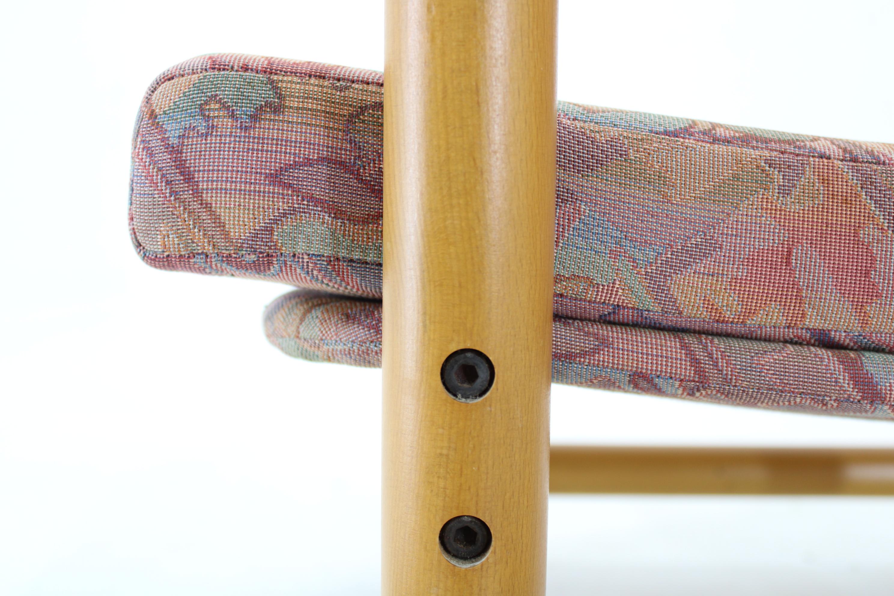 1970 Paire de fauteuils et table basse en Beeche  par TON, Tchécoslovaque en vente 13