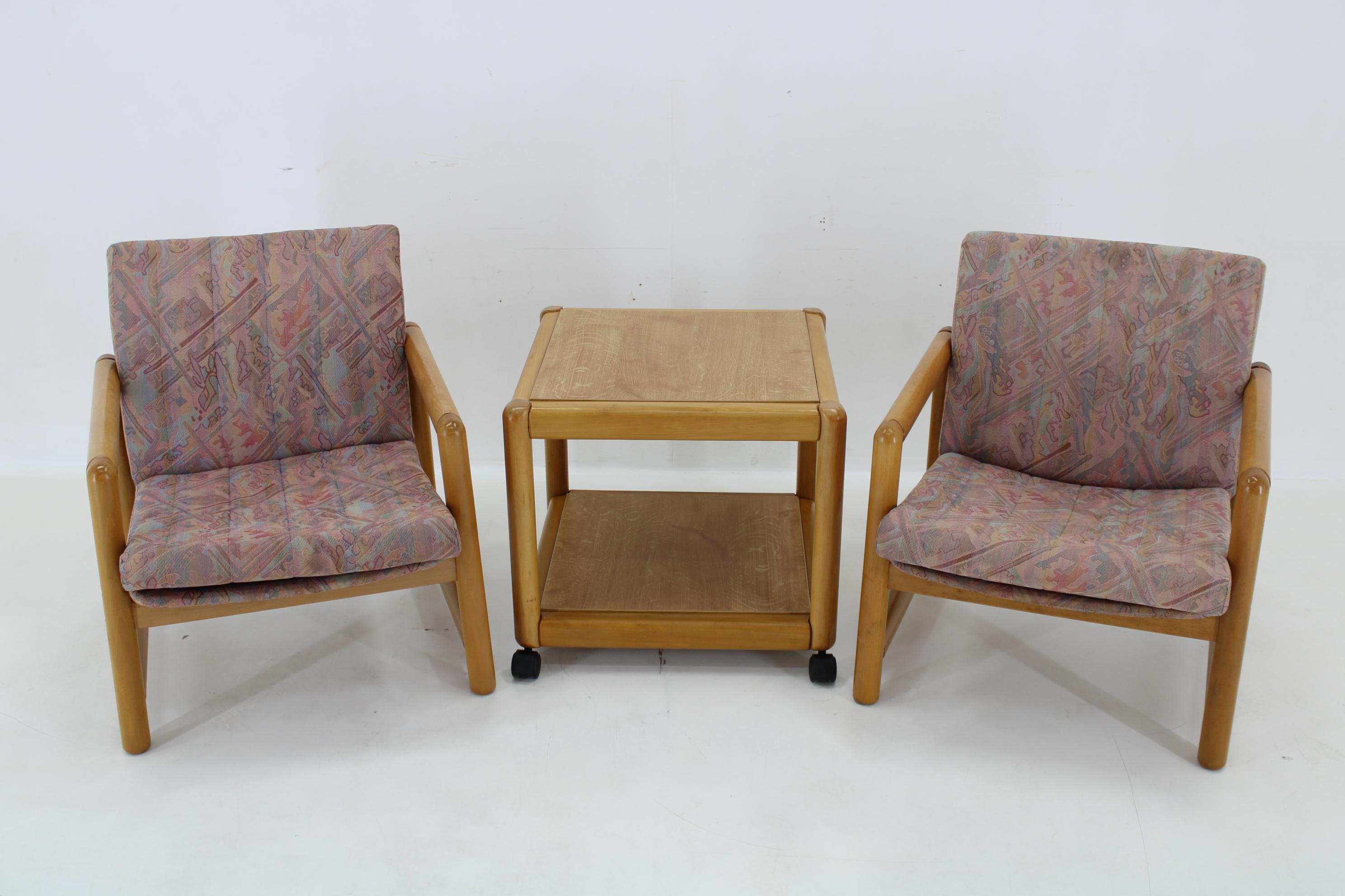 Mid-Century Modern 1970 Paire de fauteuils et table basse en Beeche  par TON, Tchécoslovaque en vente
