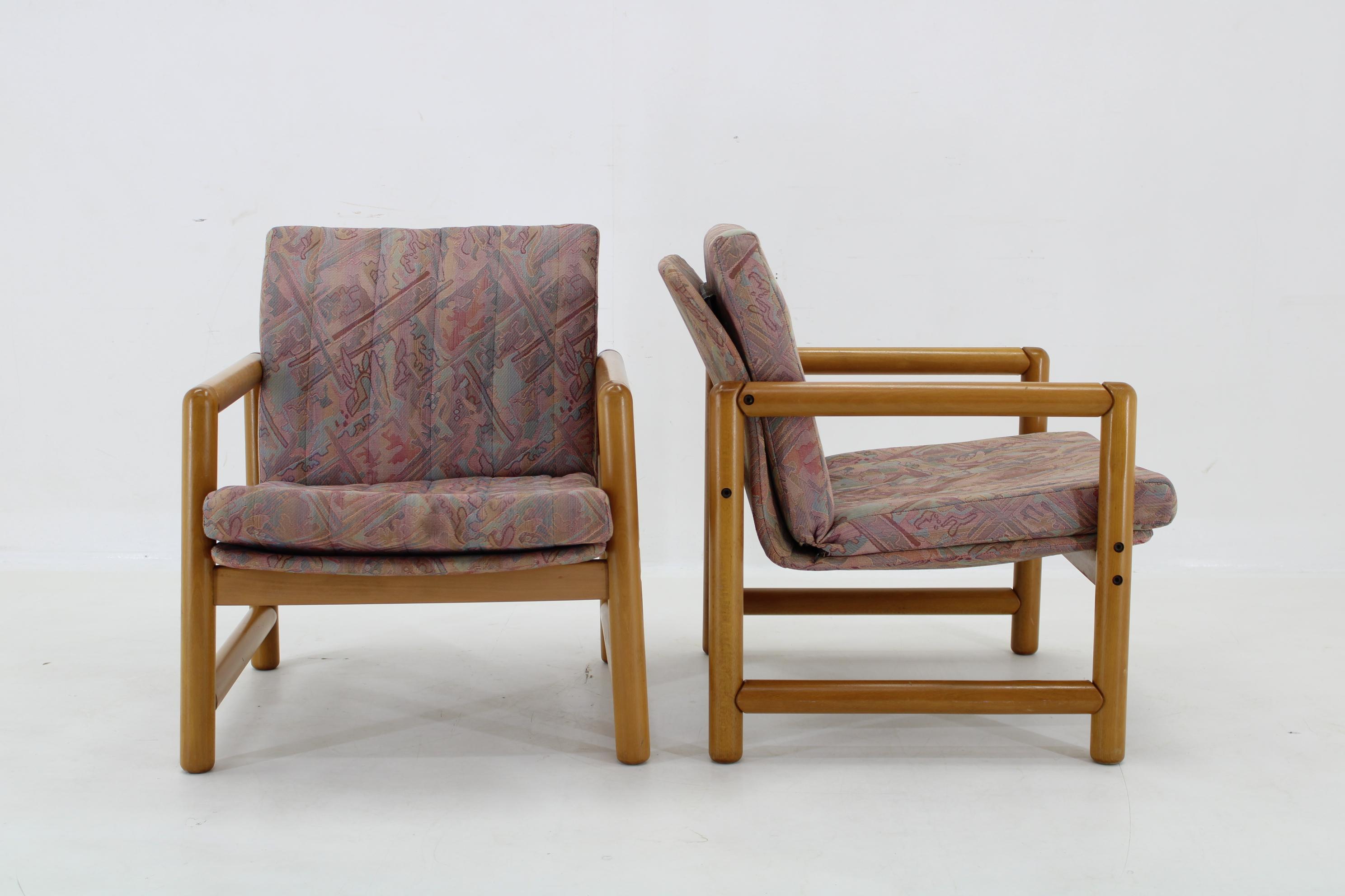 Mid-Century Modern 1970 Paire de fauteuils et table basse en Beeche  par TON, Tchécoslovaque en vente