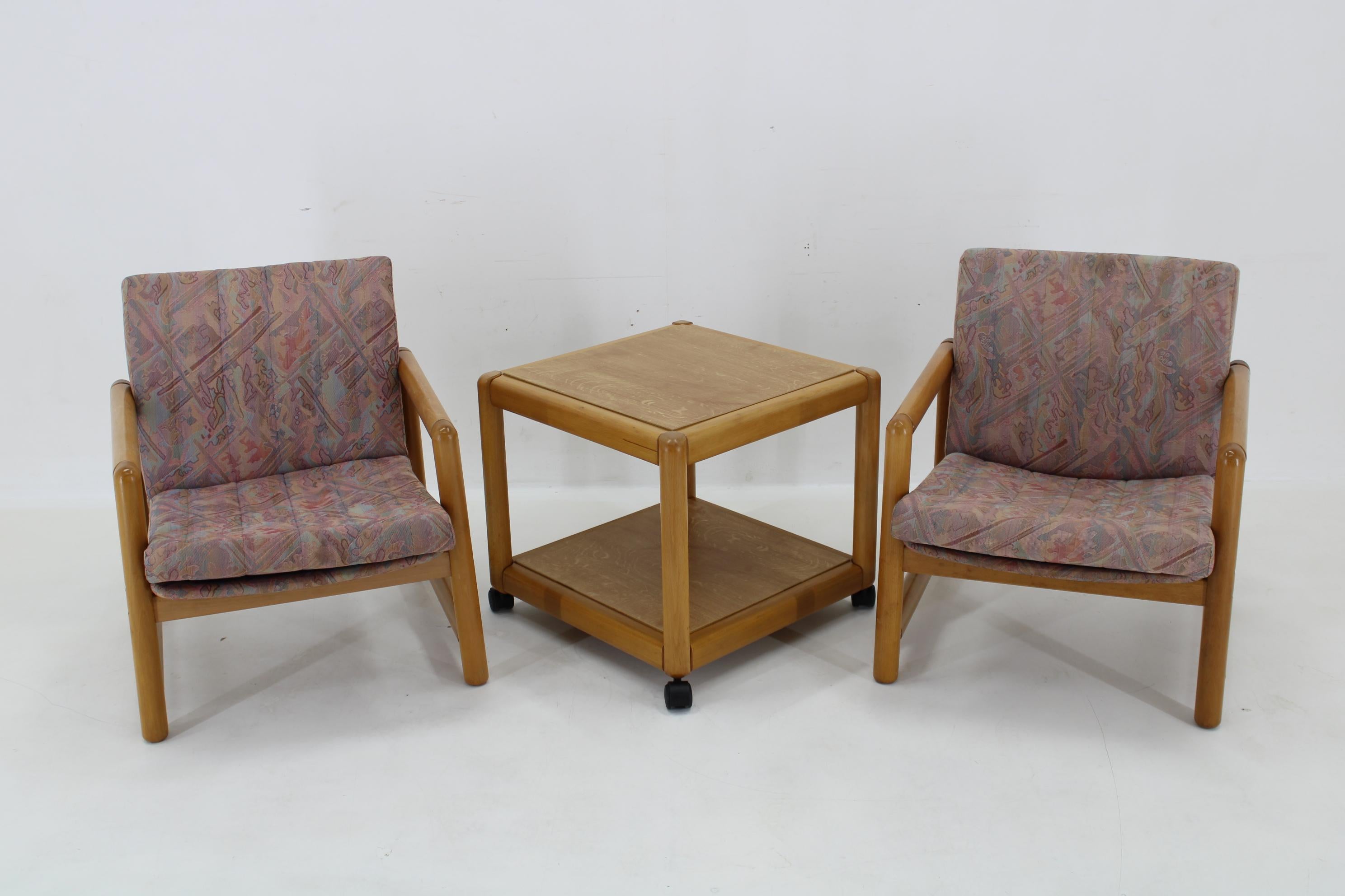 Tchèque 1970 Paire de fauteuils et table basse en Beeche  par TON, Tchécoslovaque en vente