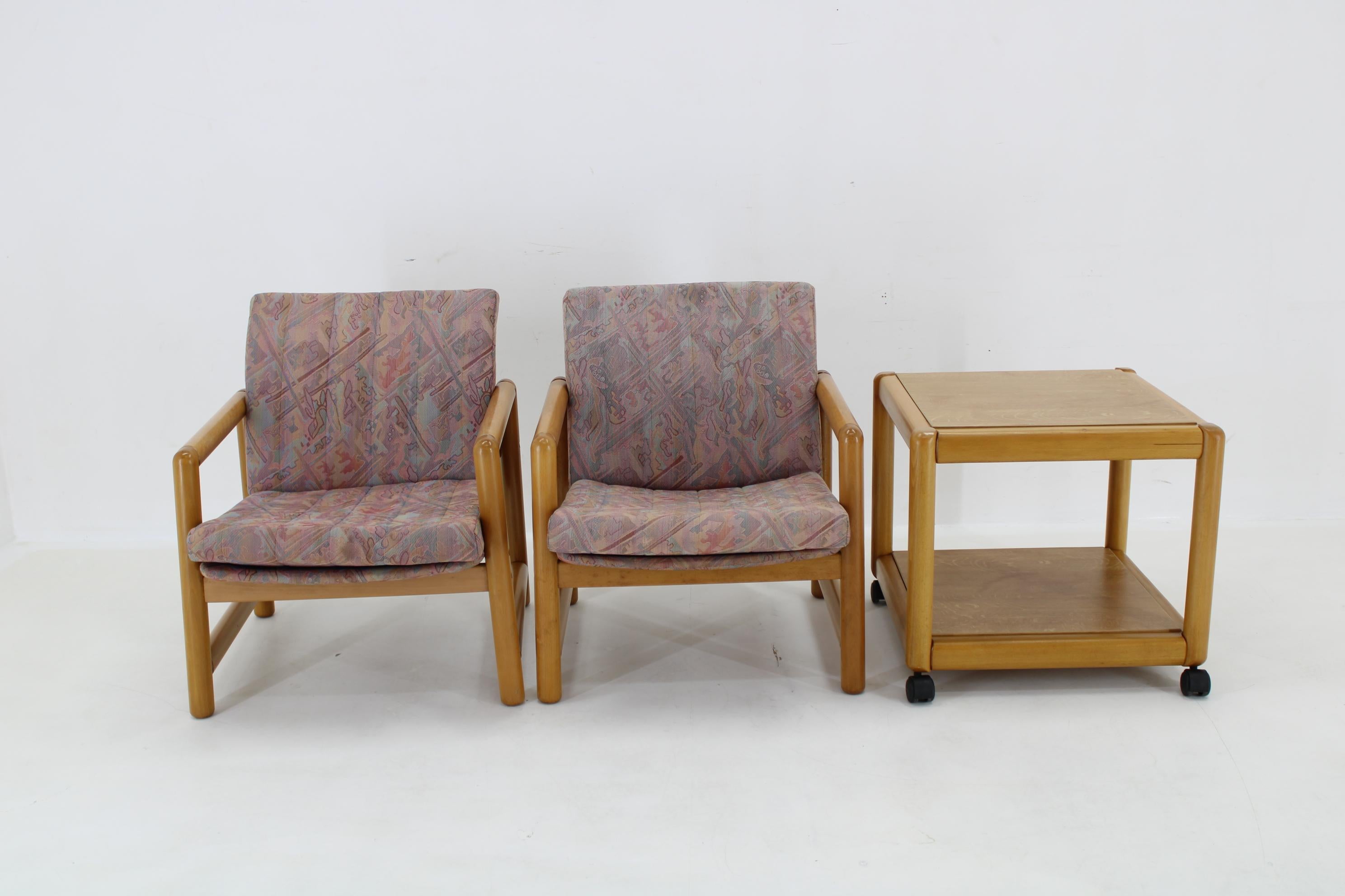 1970 Paire de fauteuils et table basse en Beeche  par TON, Tchécoslovaque Bon état - En vente à Praha, CZ