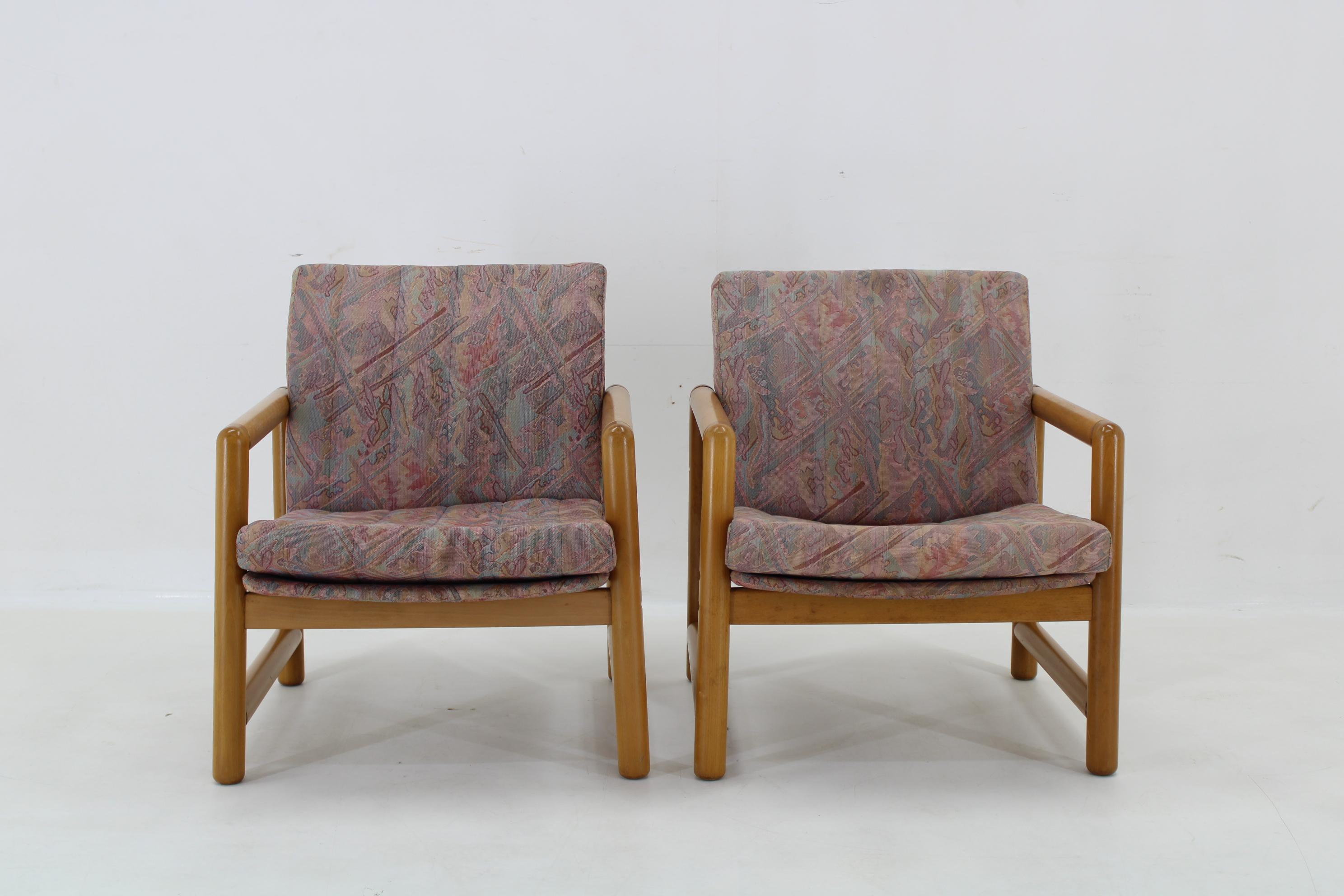 Fin du 20e siècle 1970 Paire de fauteuils et table basse en Beeche  par TON, Tchécoslovaque en vente