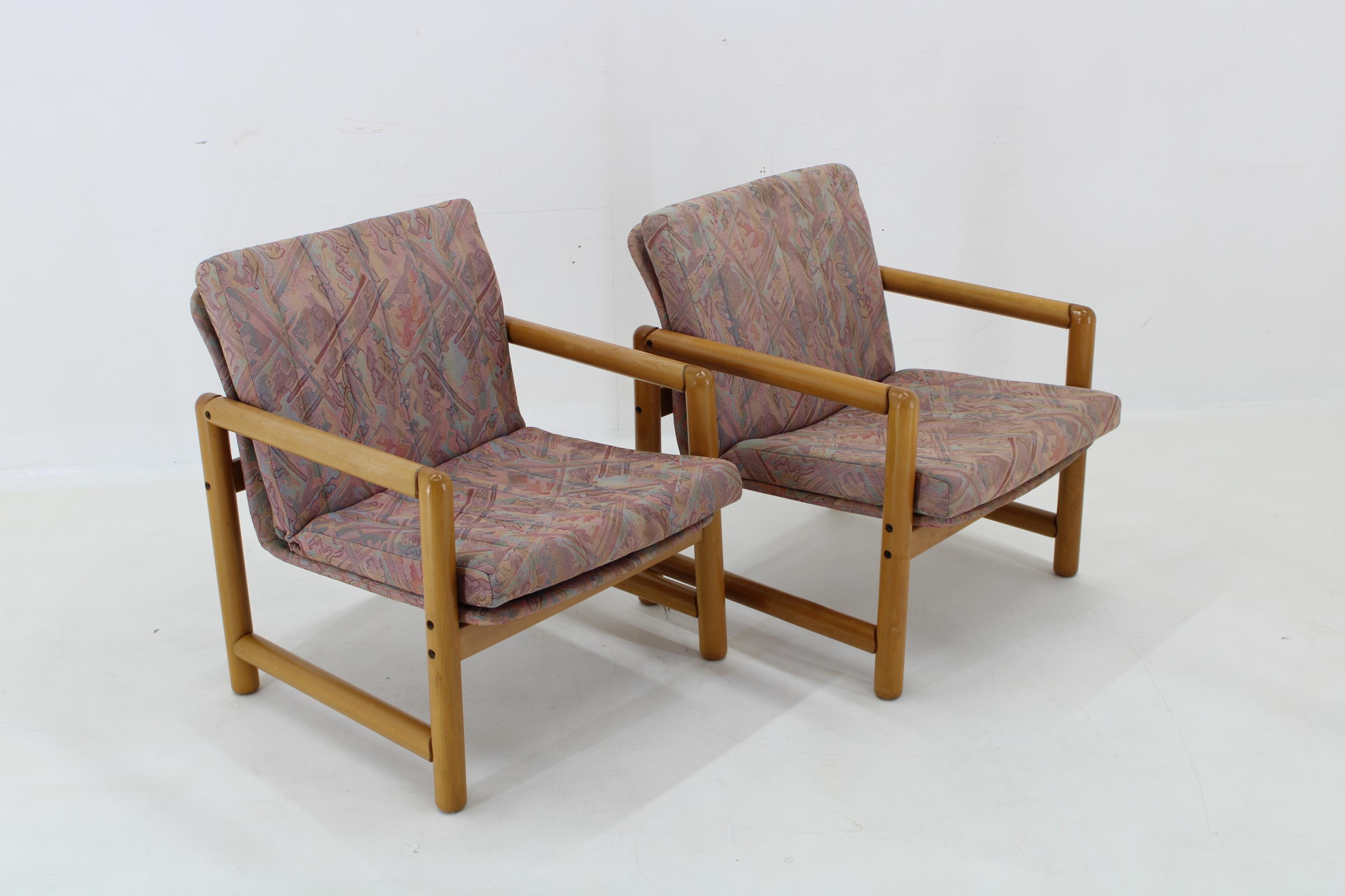 1970 Paire de fauteuils et table basse en Beeche  par TON, Tchécoslovaque en vente 1