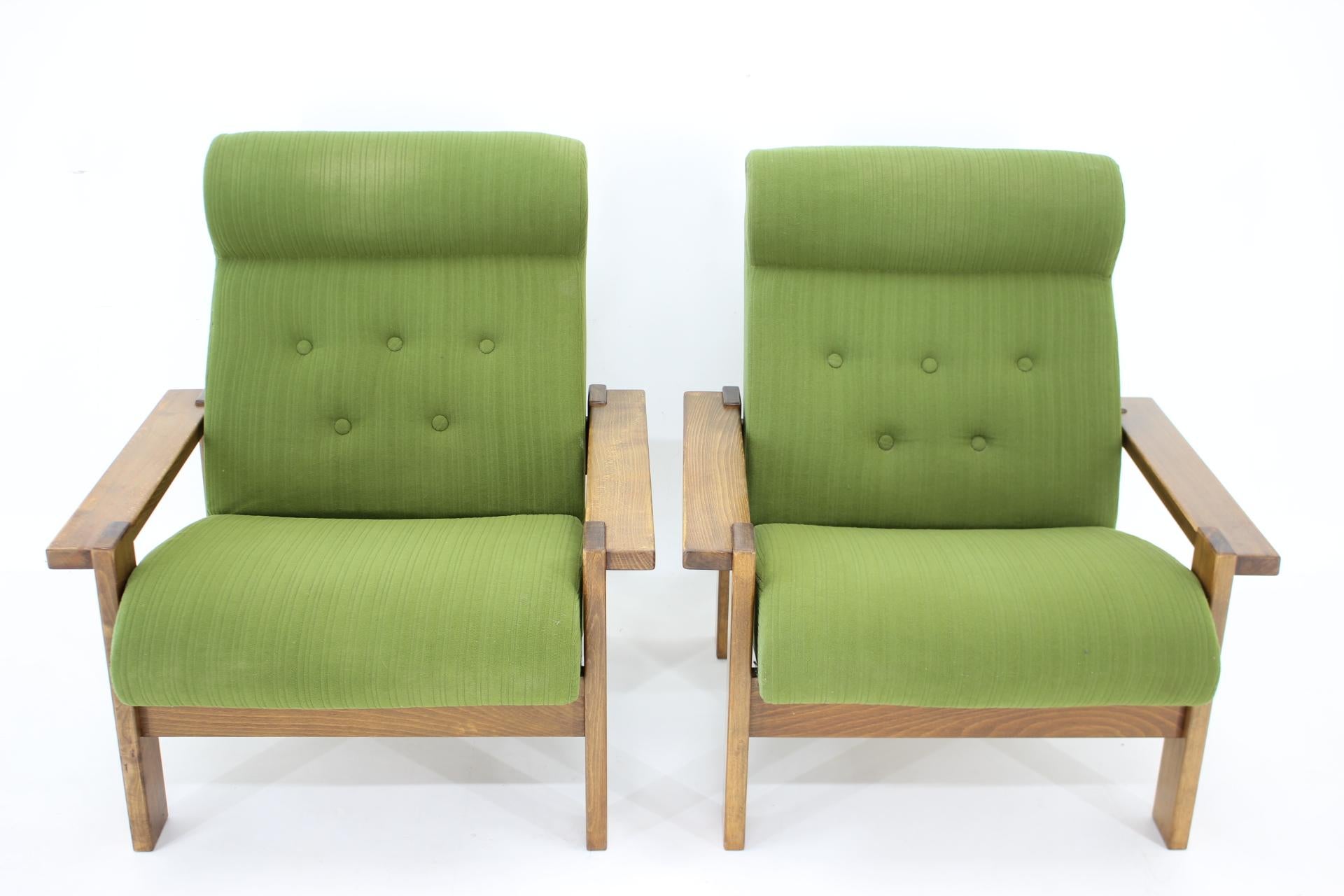 1970s Pair of Beech Armchairs, Czechoslovakia In Good Condition For Sale In Praha, CZ