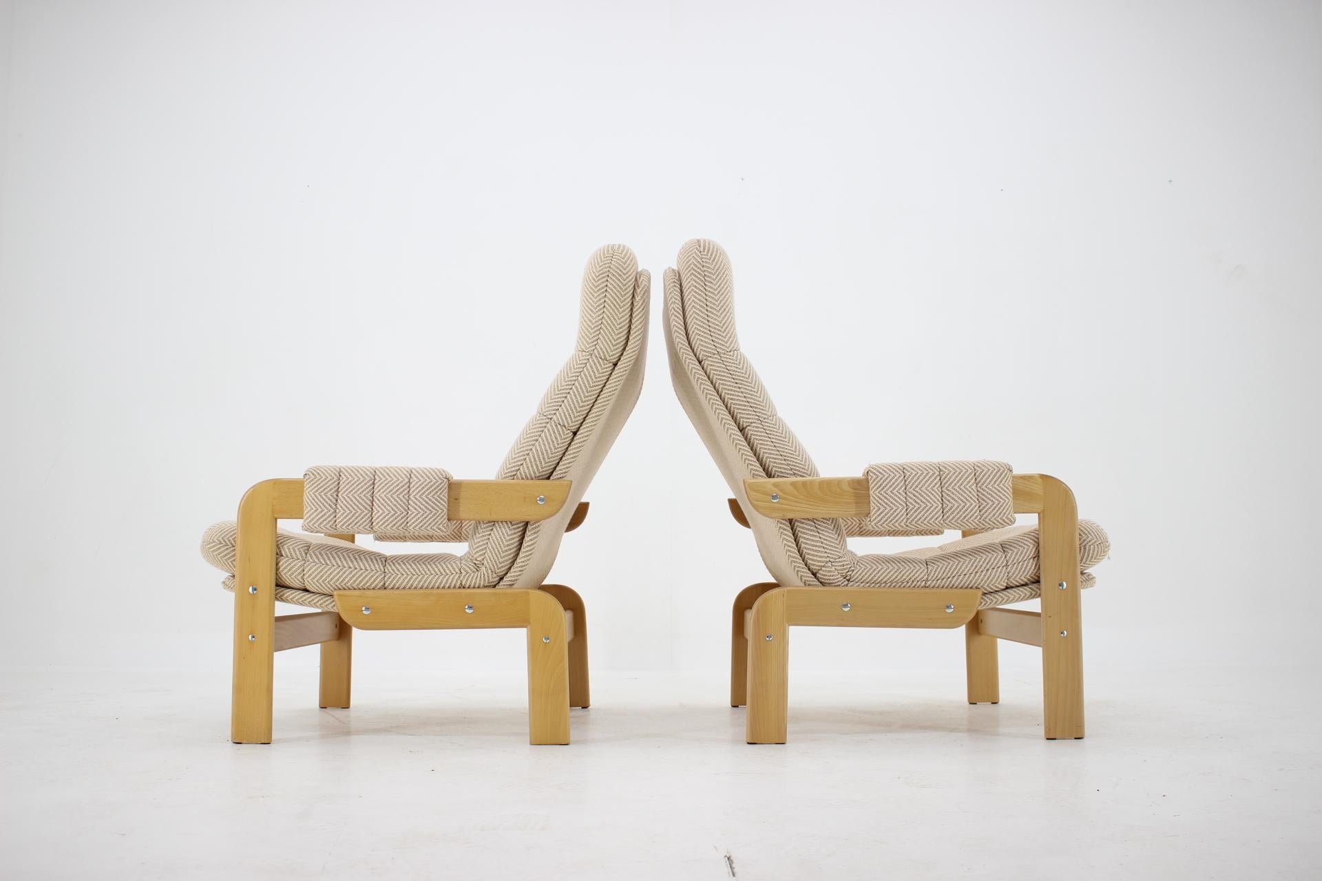 1970s Pair of Beech High Back Armchairs, Czechoslovakia  In Good Condition For Sale In Praha, CZ
