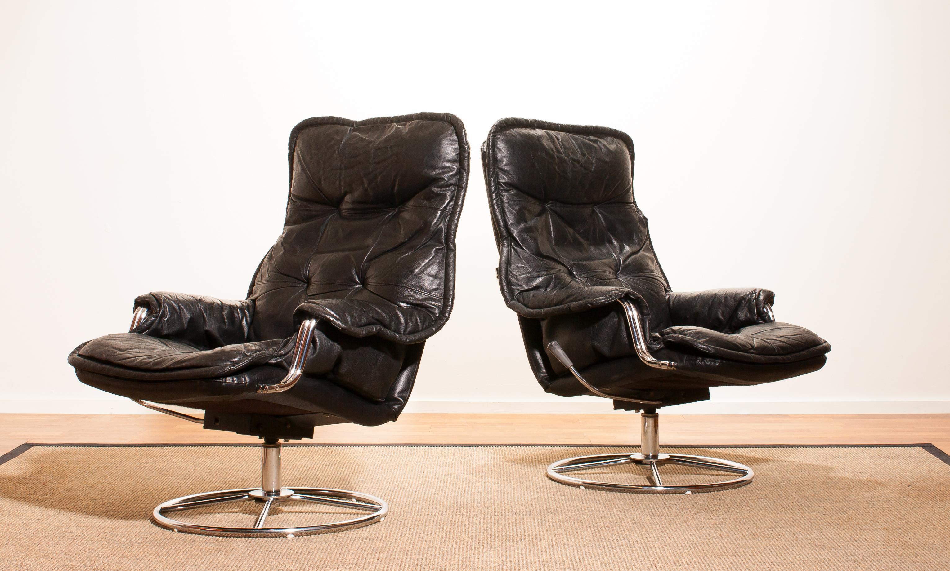 1970s Pair of Black Leather Swivel Chrome Steel Lounge Chairs, Sweden 5