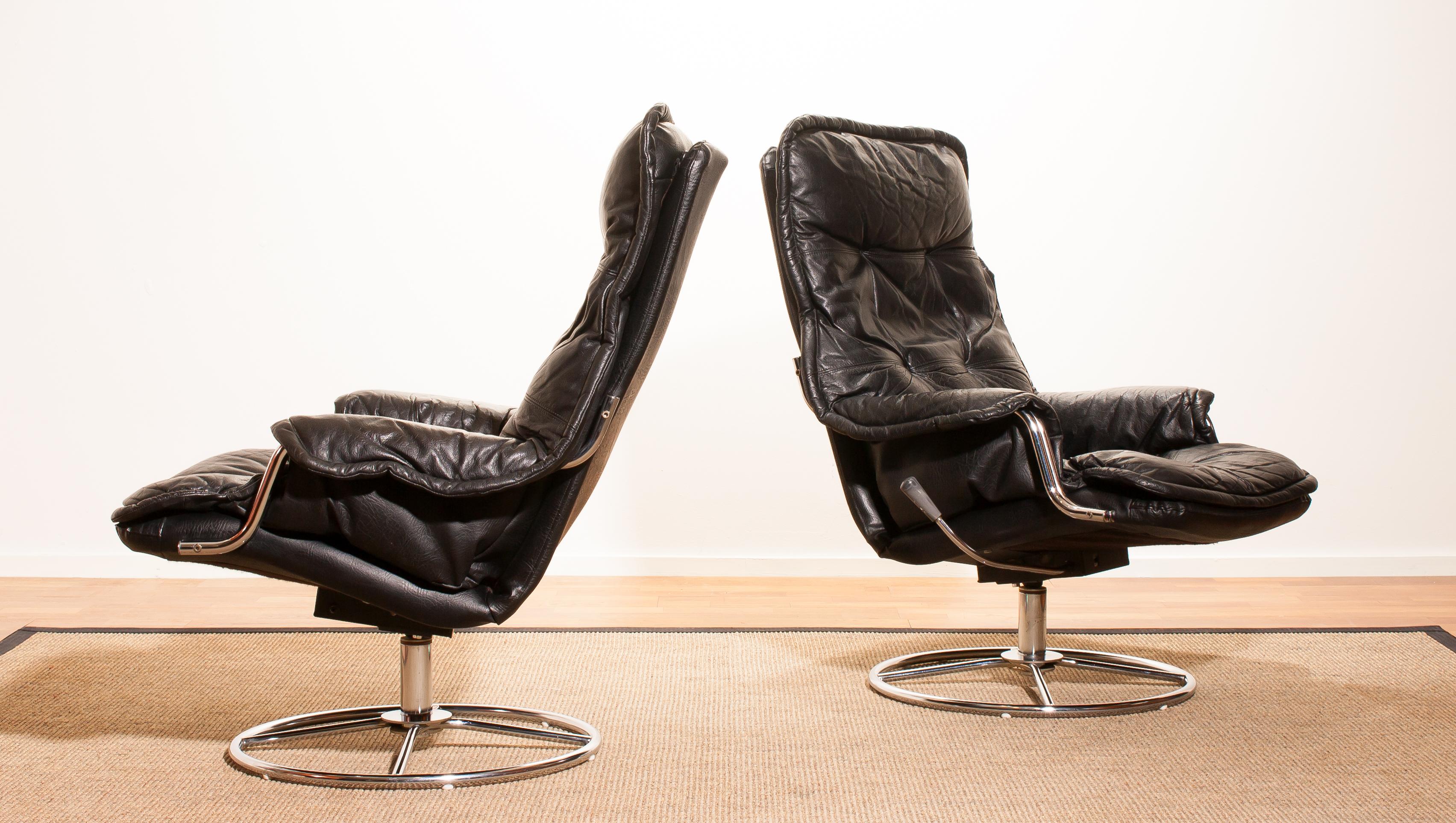 1970s Pair of Black Leather Swivel Chrome Steel Lounge Chairs, Sweden 12