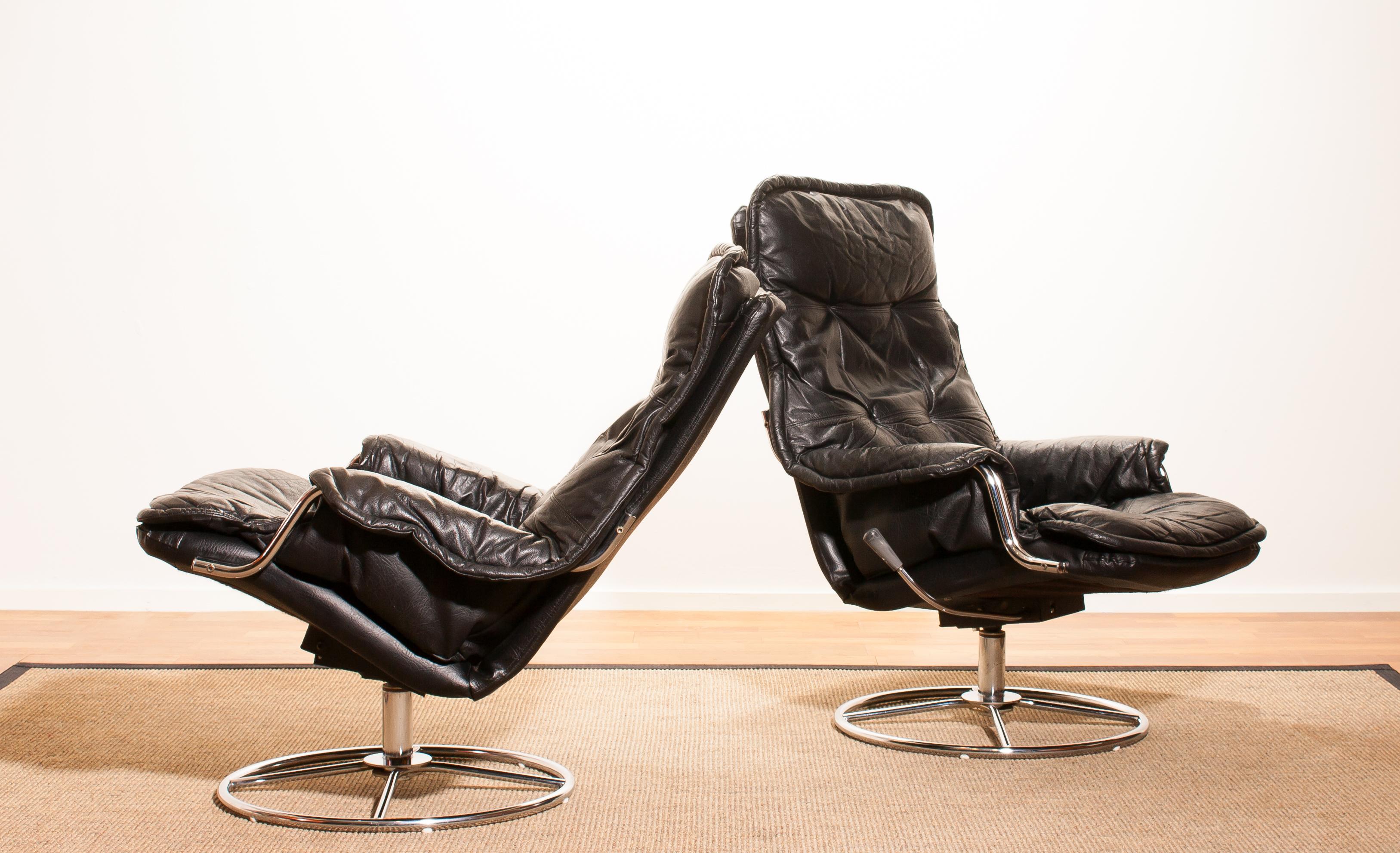 Late 20th Century 1970s Pair of Black Leather Swivel Chrome Steel Lounge Chairs, Sweden