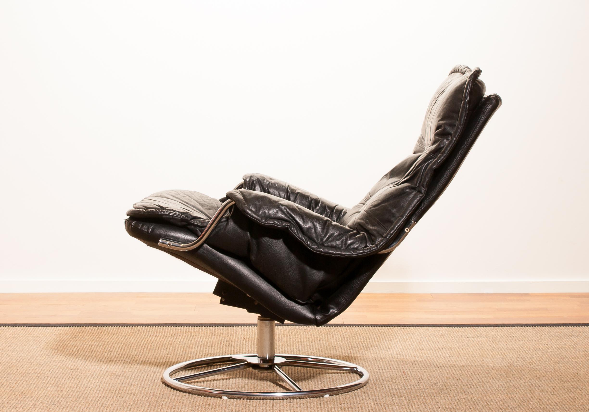 Late 20th Century 1970s Pair of Black Leather Swivel Chrome Steel Lounge Chairs, Sweden