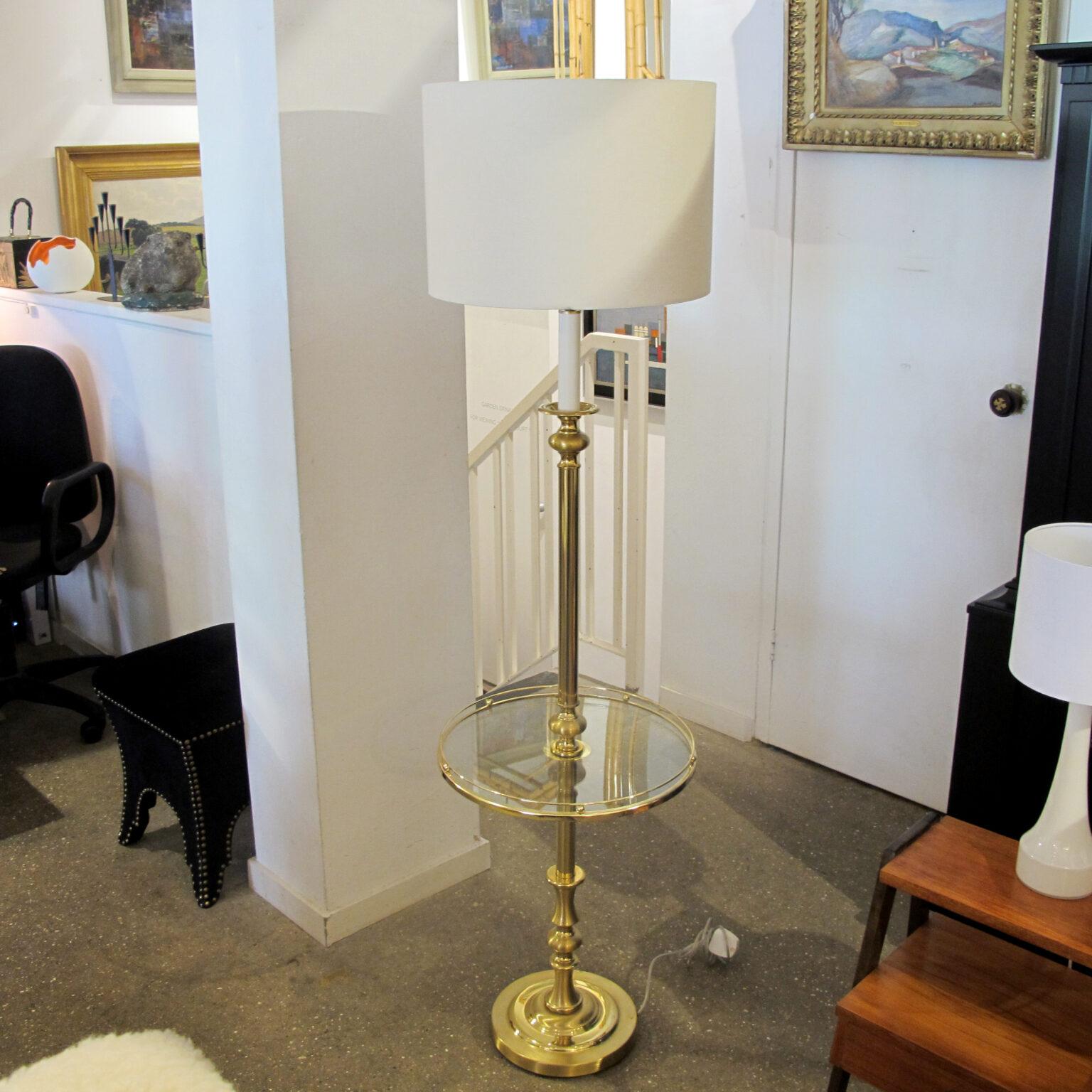 Paire de lampadaires en laiton avec tables d'appoint intégrées, suédois, années 1970 en vente 2
