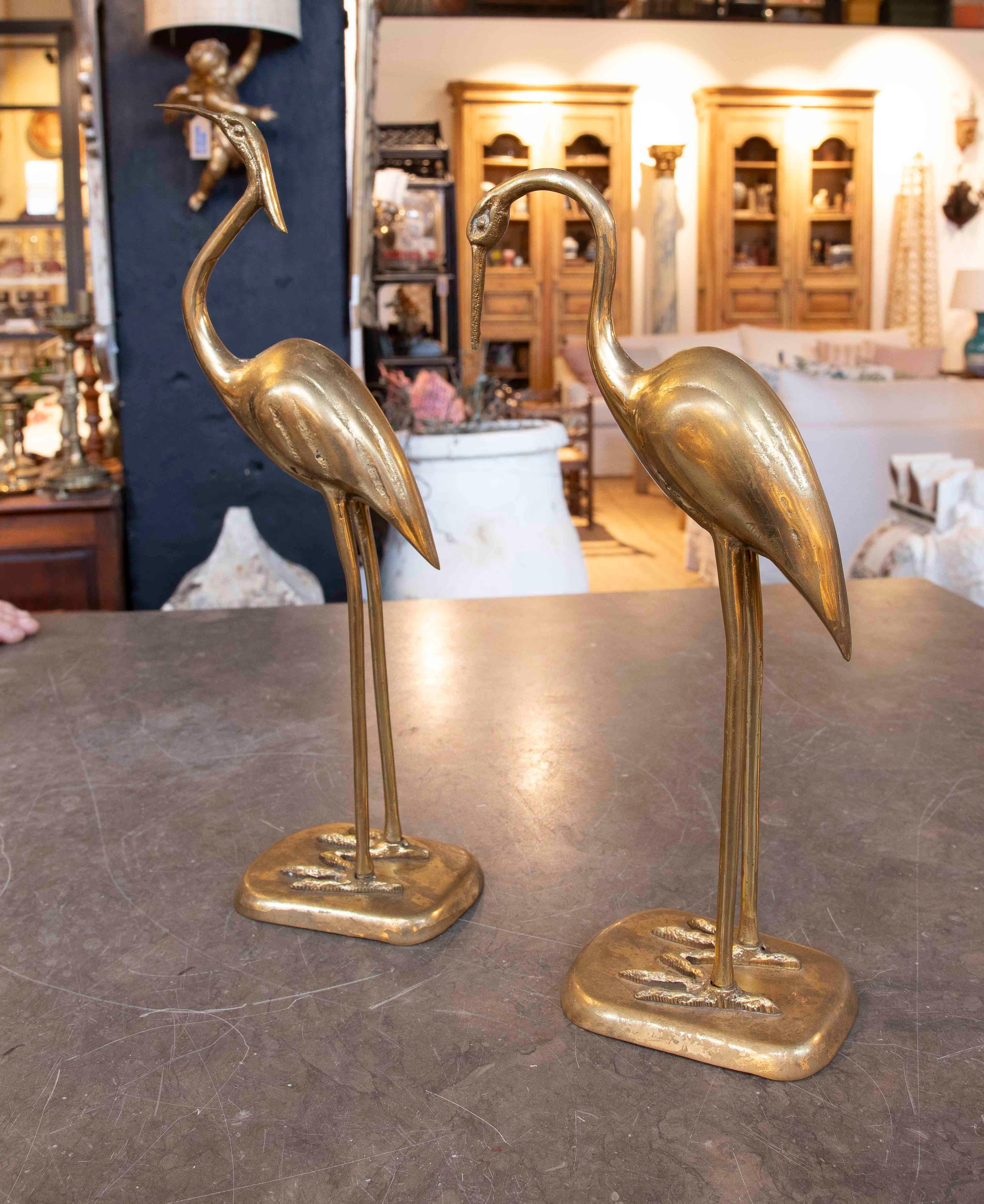 Coppia di figure di aironi in ottone degli anni '70 con design stilizzato In condizioni buone in vendita a Marbella, ES