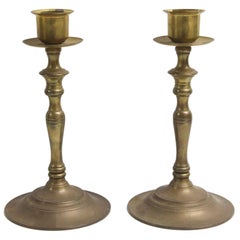 Paire de bougeoirs de table en laiton des années 1970