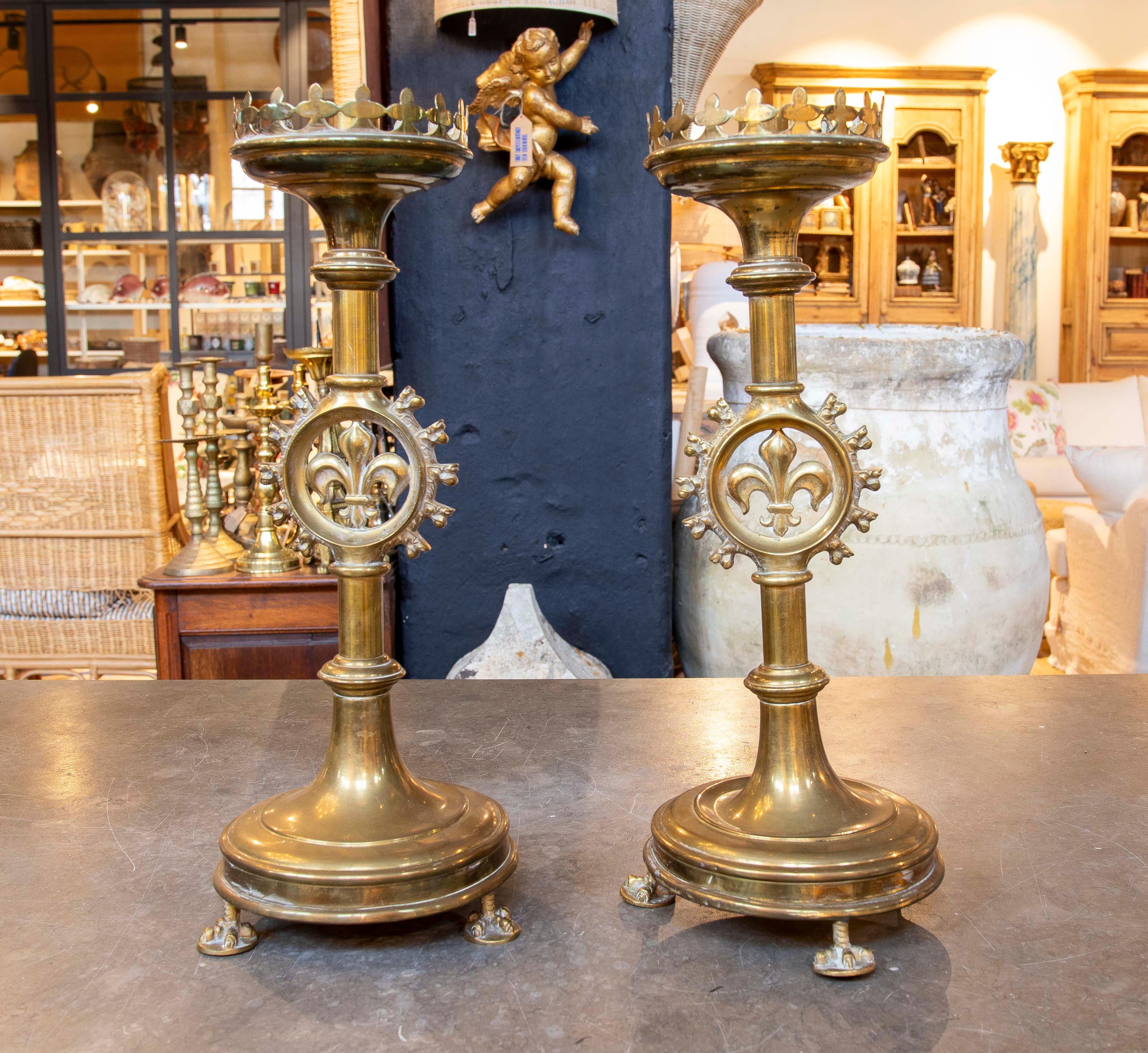20th Century 1970s Pair of Bronze Candlesticks Decorated with Fleur de Lis, Italy