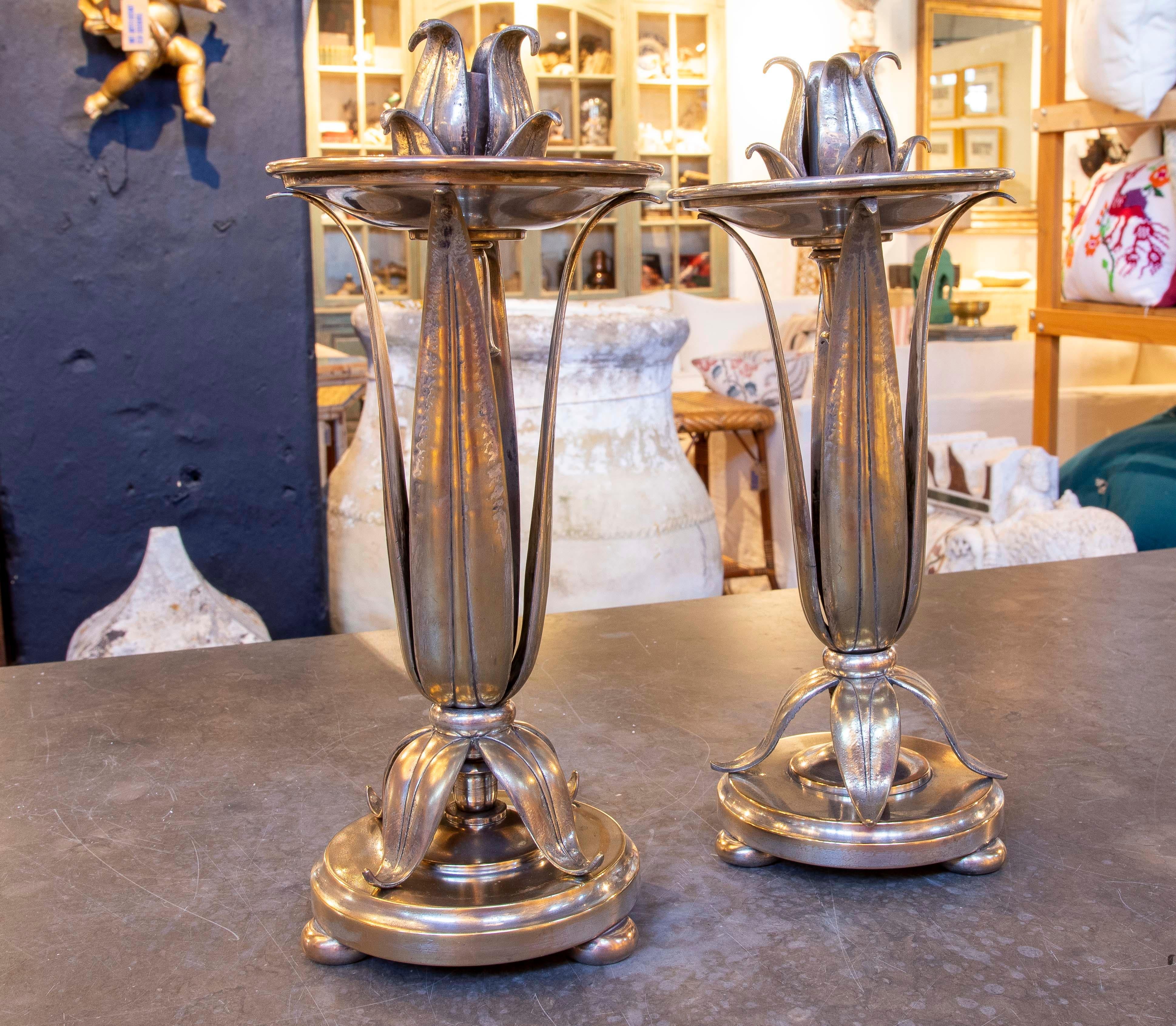 Spanish 1970s Pair of Bronze Candlesticks with Lotus Flower and Leaves  For Sale
