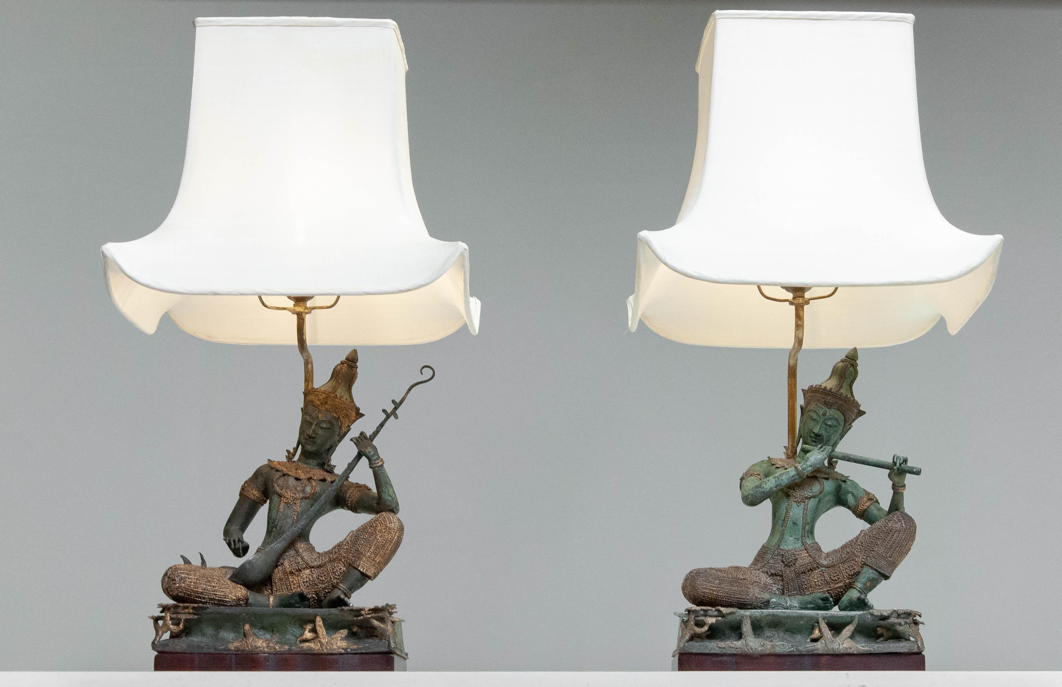 Tibétain 1970 Paire de lampes de table en bronze d'inspiration thaïlandaise en vente