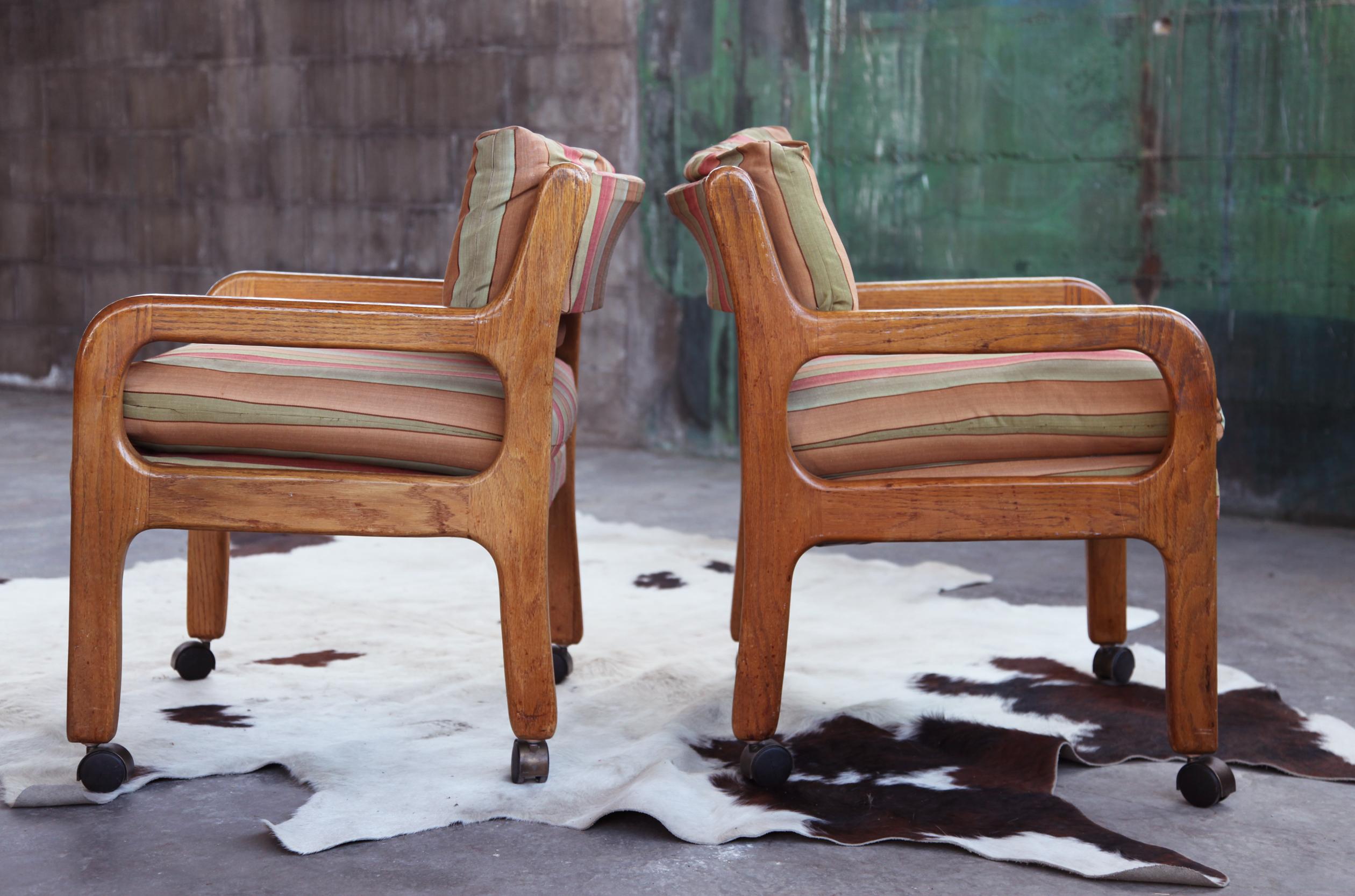 Pareja de sillones de salón Brutalistas de mediados de siglo, de los años 70 - 2 piezas finales del siglo XX en venta