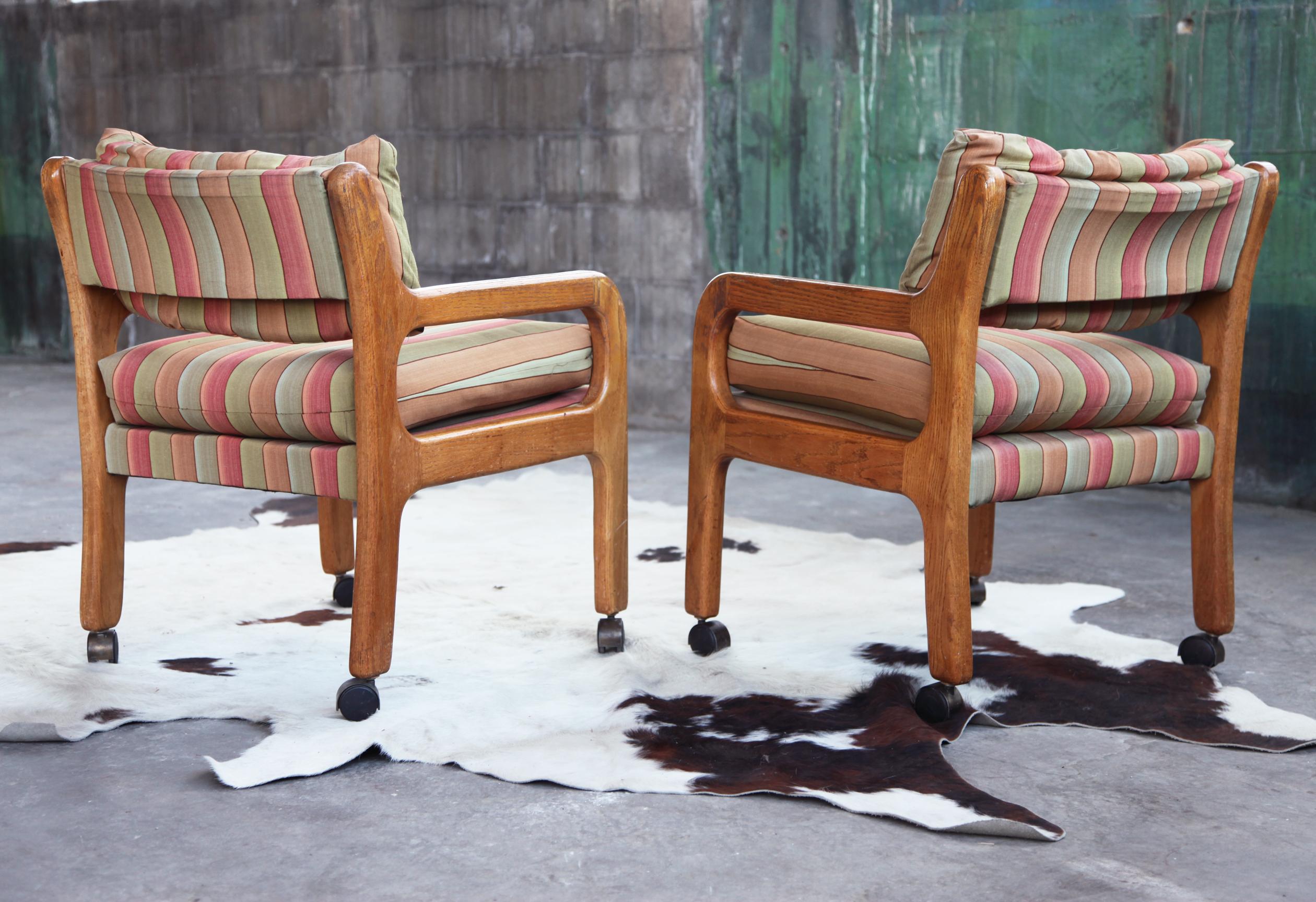 Pareja de sillones de salón Brutalistas de mediados de siglo, de los años 70 - 2 piezas en venta 1