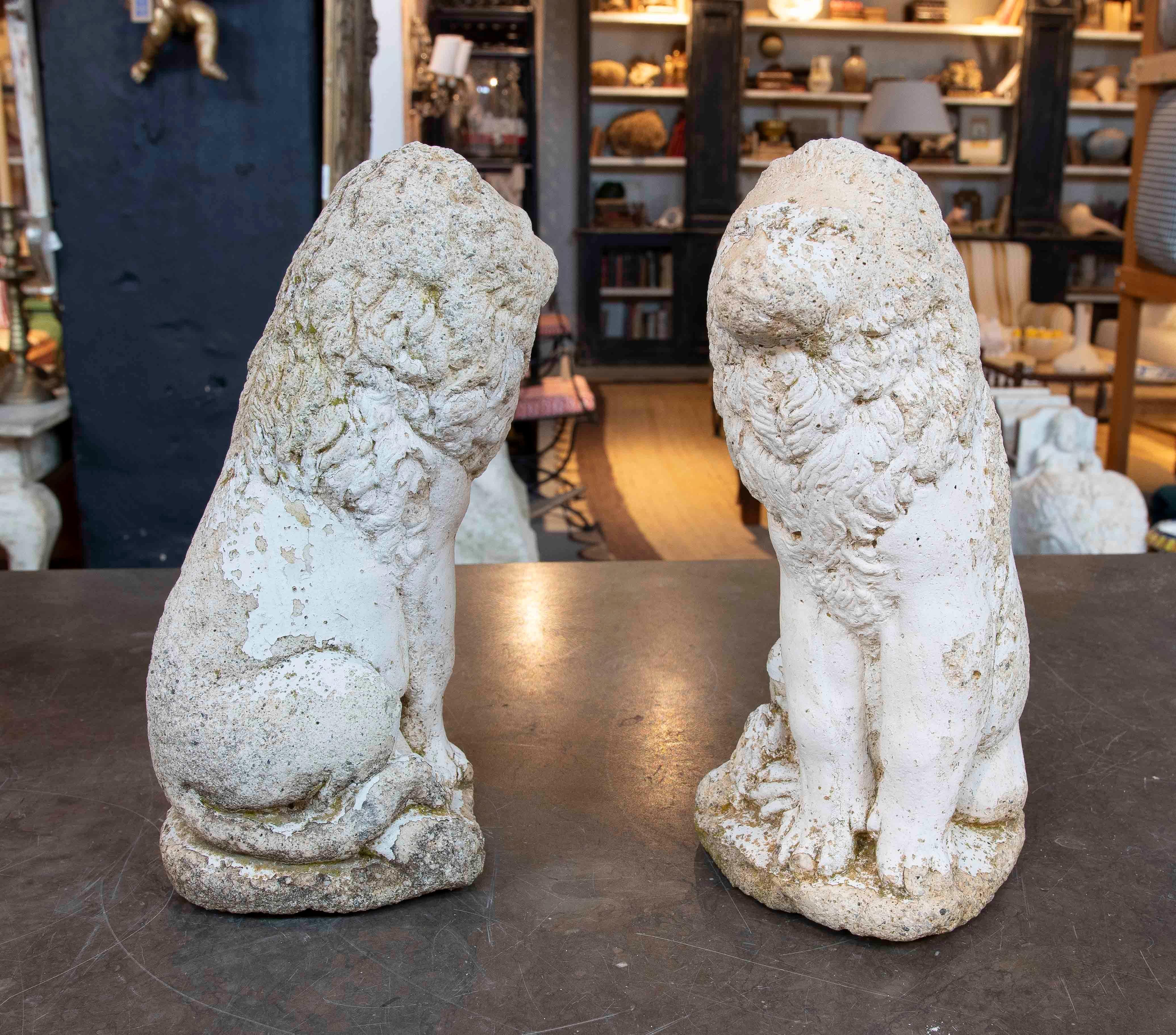 Spanish 1970s Pair of Cement Lions with Antique Patina For Sale
