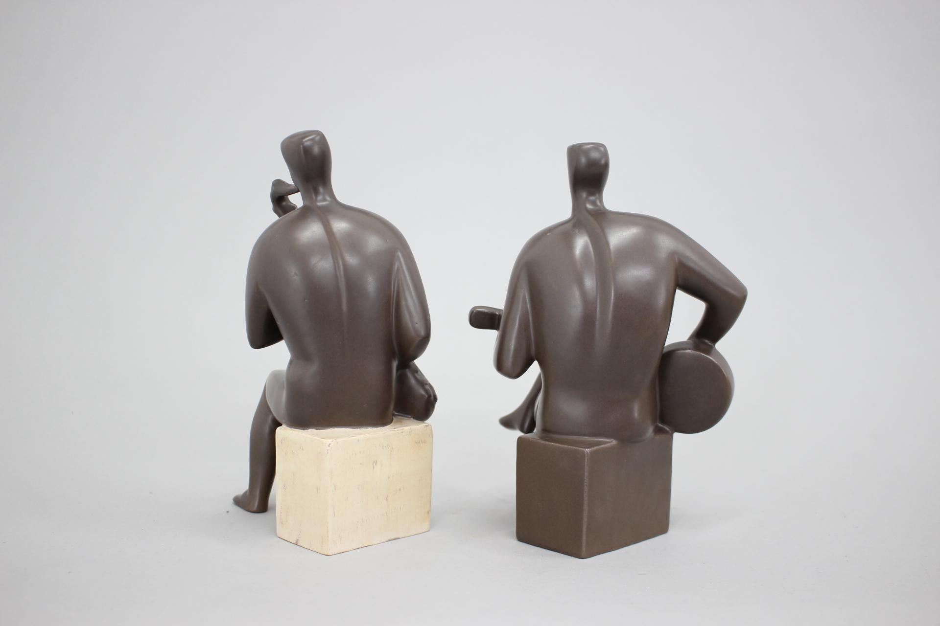 Late 20th Century 1970s Pair of Ceramic Figurines of Musicians, Czechoslovakia For Sale
